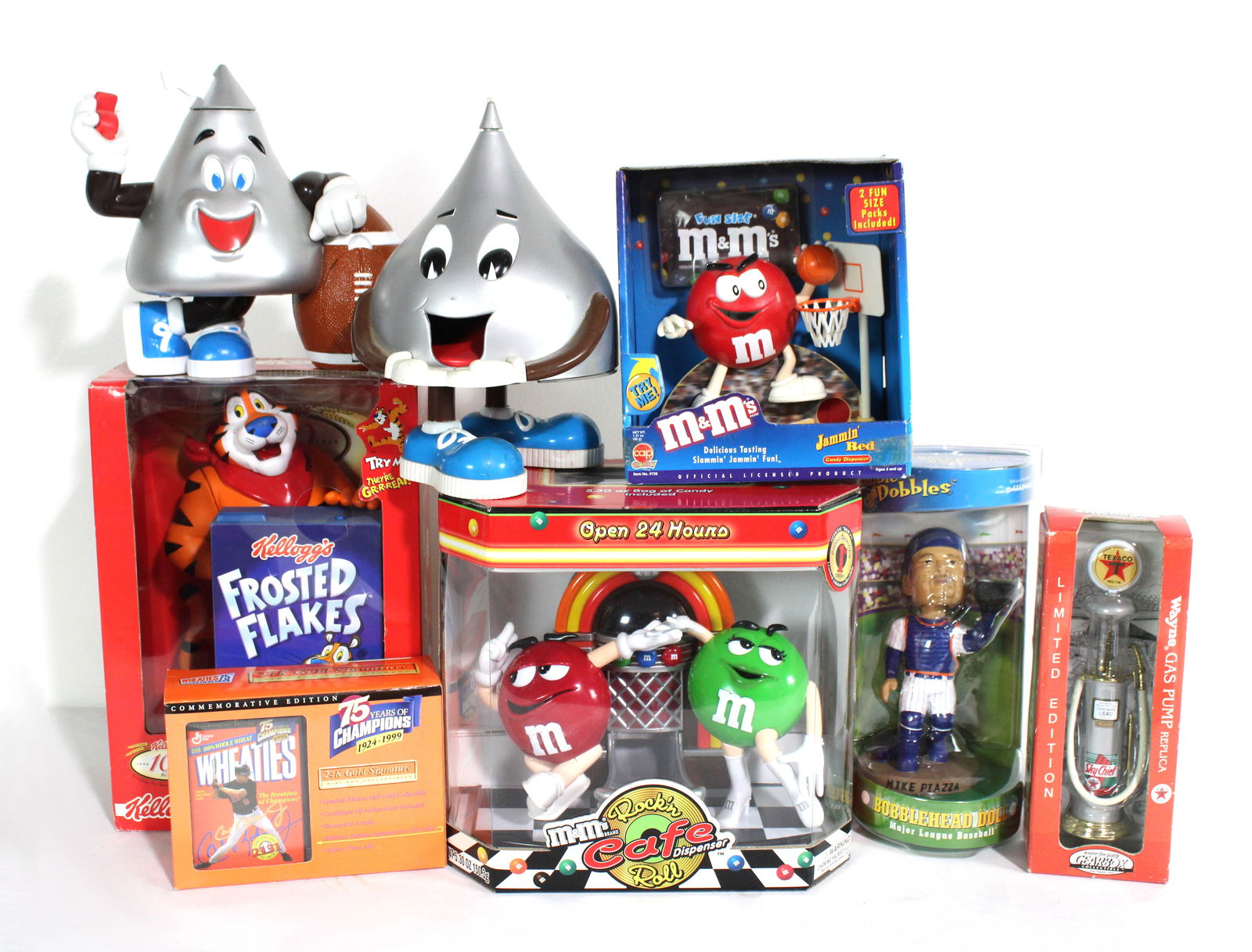 Collectibles incl. Gearbox Wayne Gas Pump and M&M Jukebox Dispenser (1 of 1)