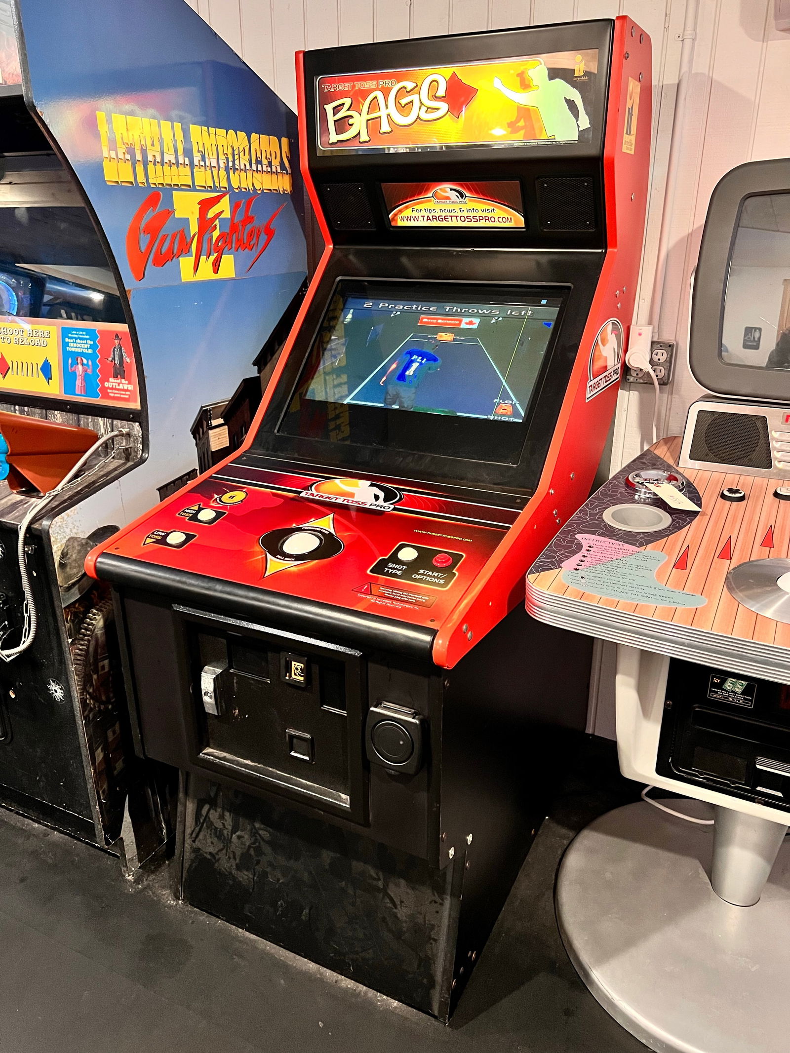 IT Target Toss Pro Bags Corn Hole Arcade Game (1 of 2)