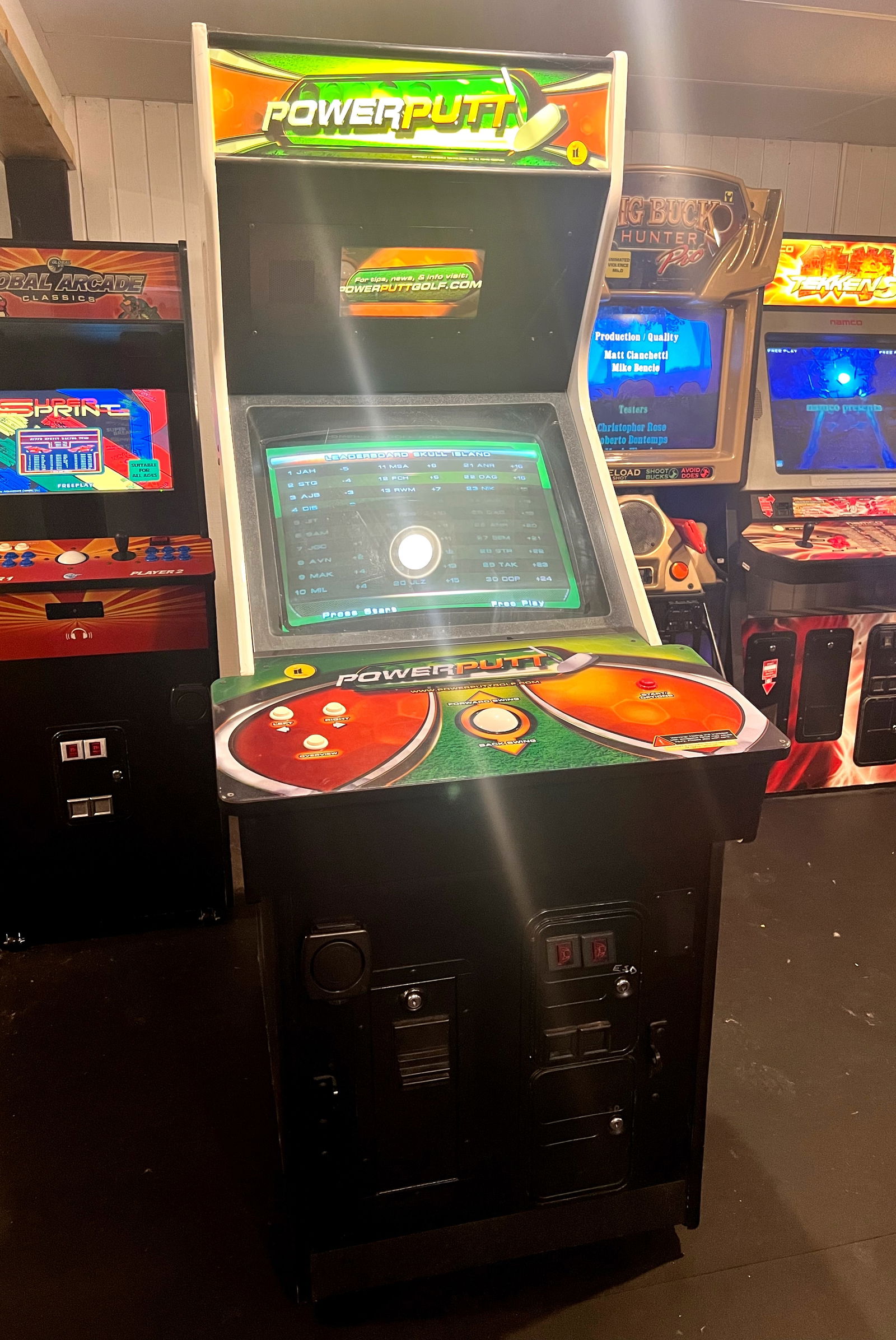 Power Putt Golf Arcade Game (1 of 4)