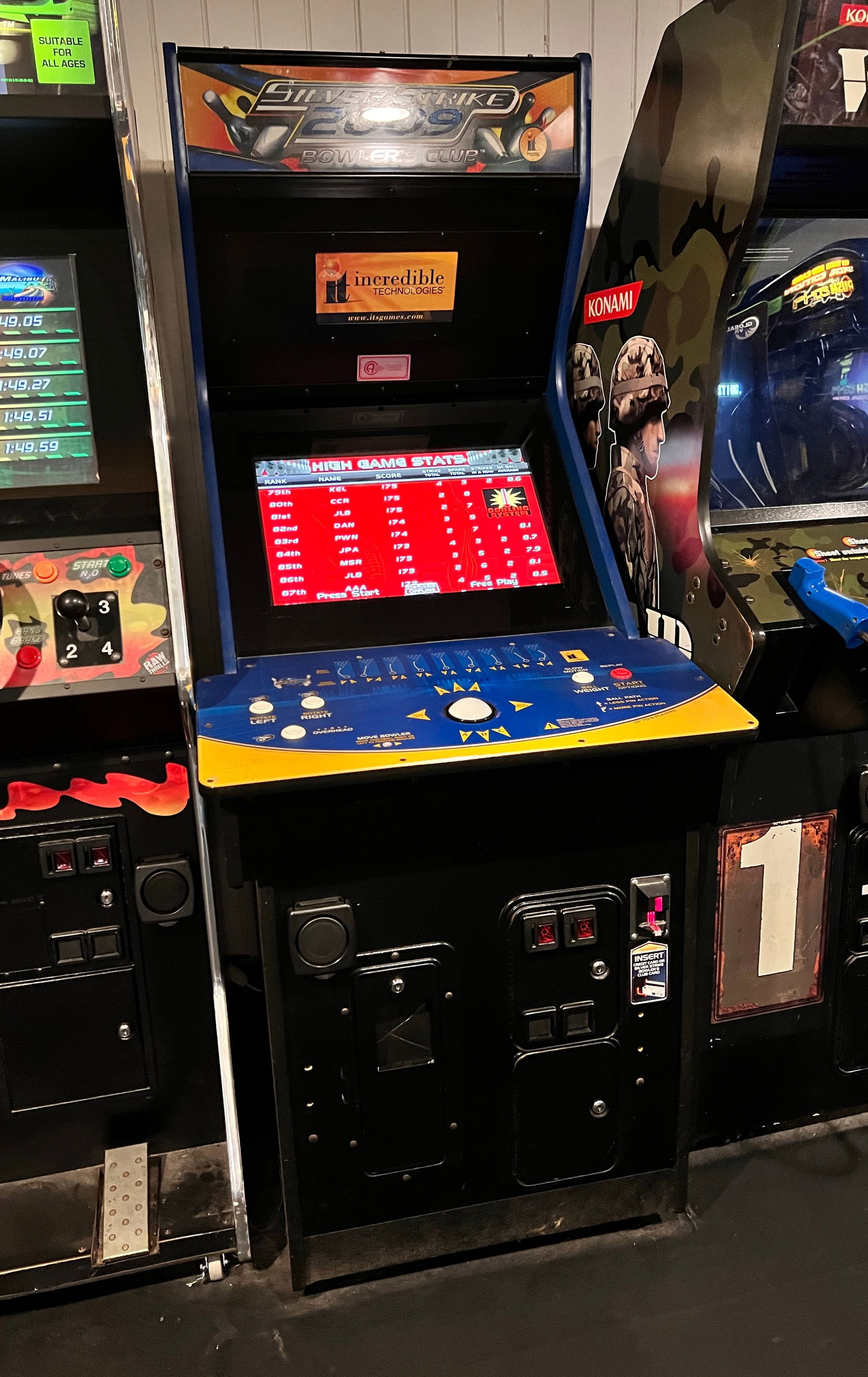 Silver Strike 2009 Bowling Arcade Game (1 of 2)