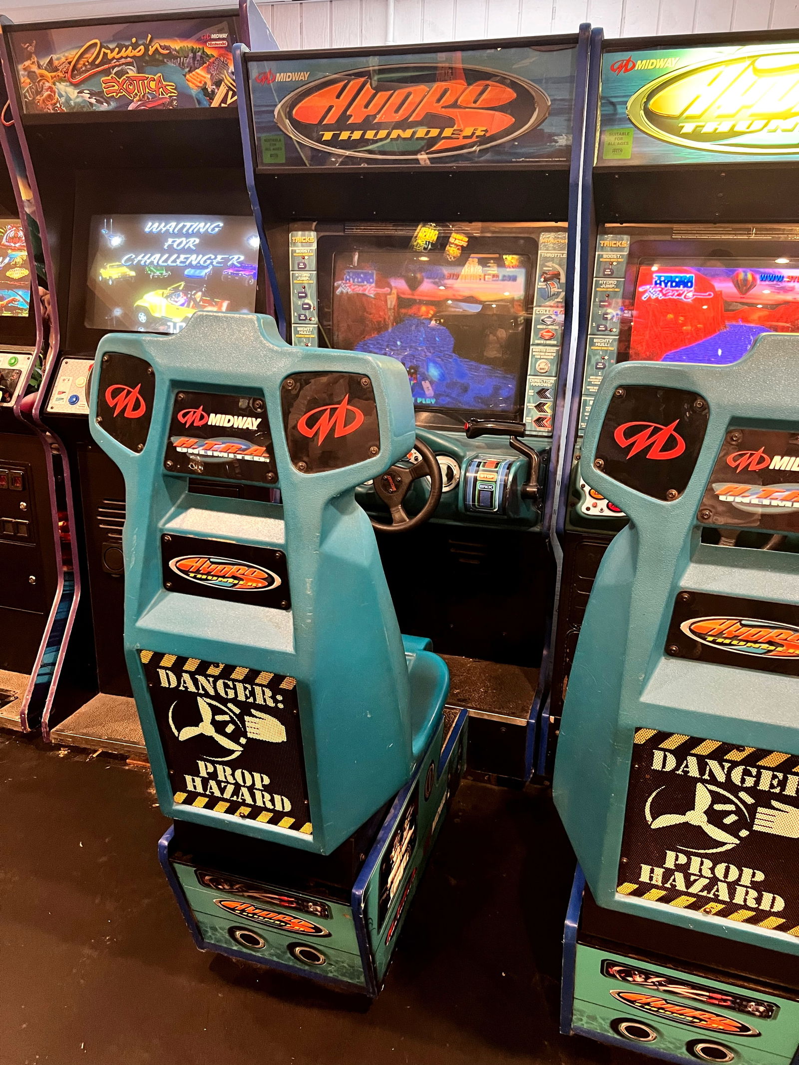 Hydro Thunder Sit Down Racing Arcade Game, Lot 2 (1 of 2)