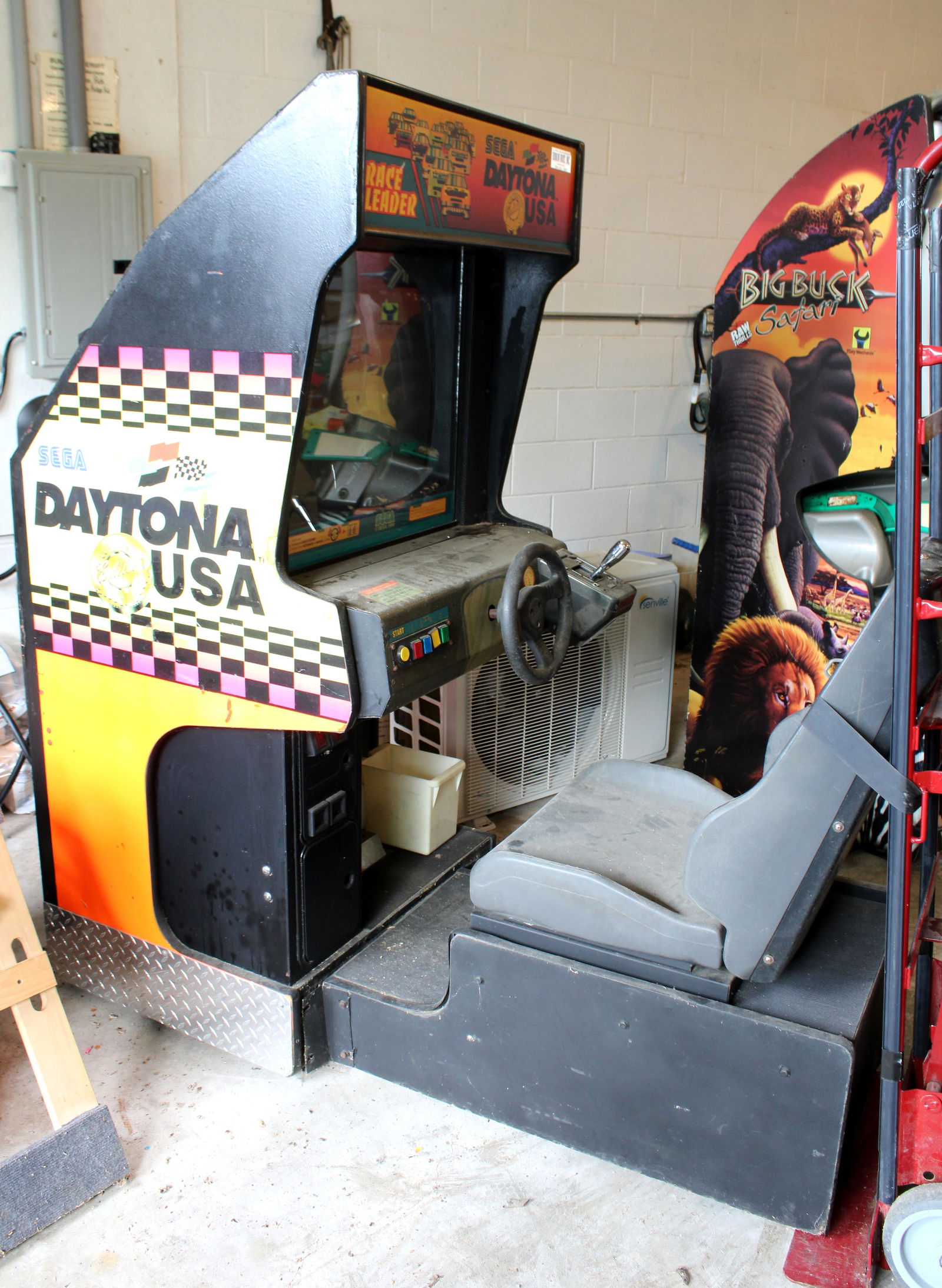 Sega Daytona USA Sit Down Racing Arcade (1 of 2)