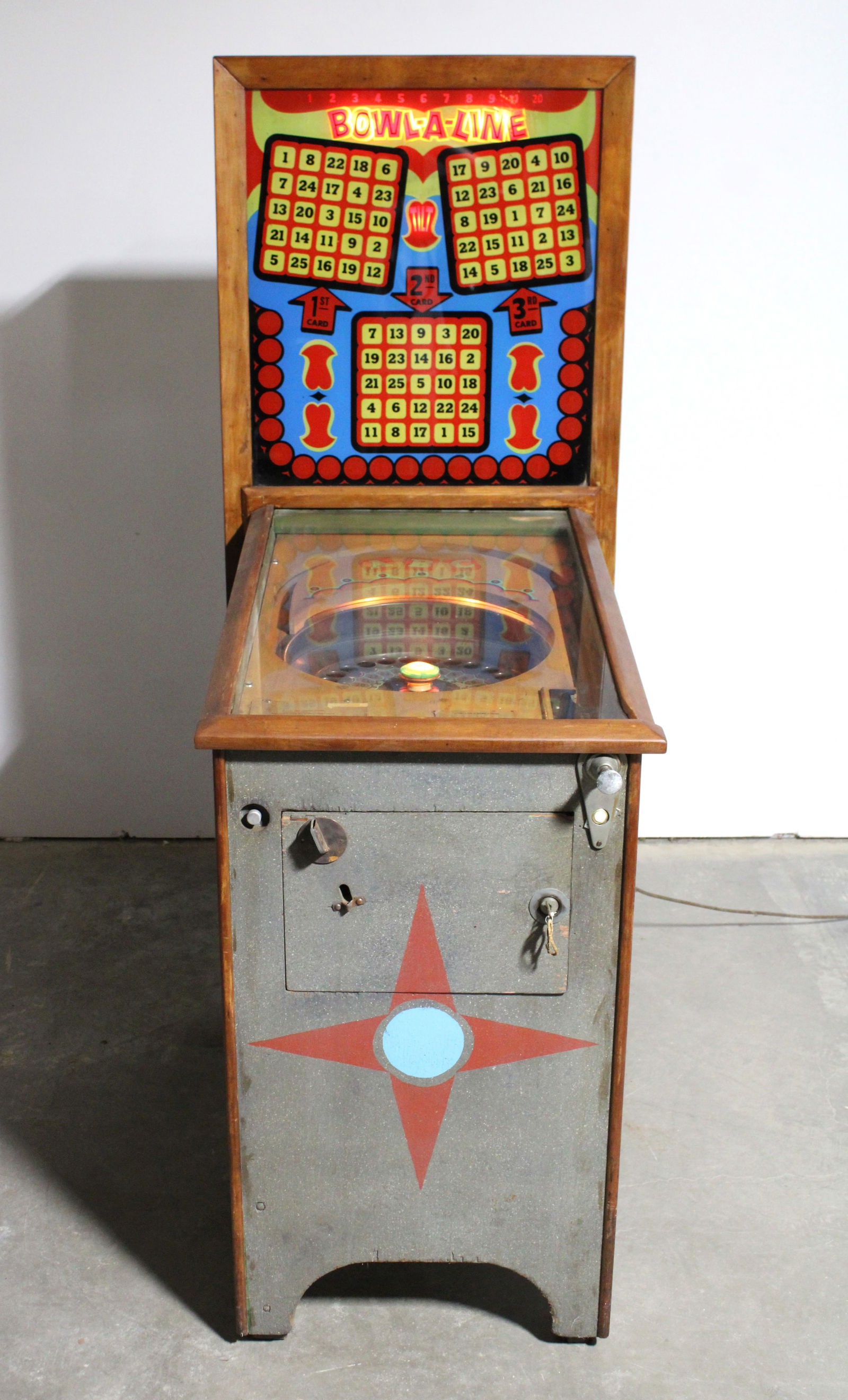 Bowl-A-Line Gambling Arcade Game (1 of 4)