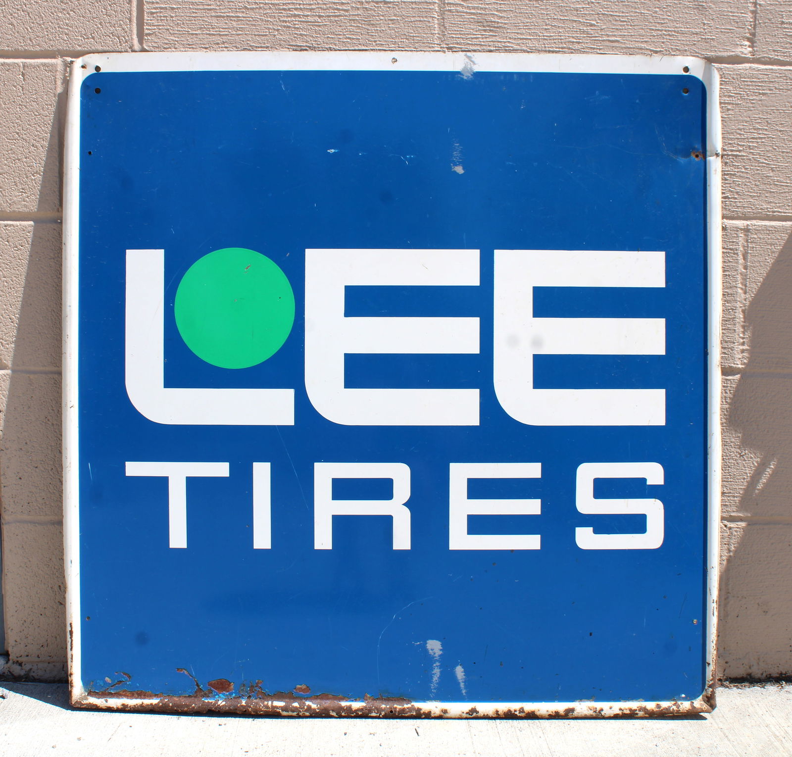 Lee Tires Automotive Sign (1 of 2)