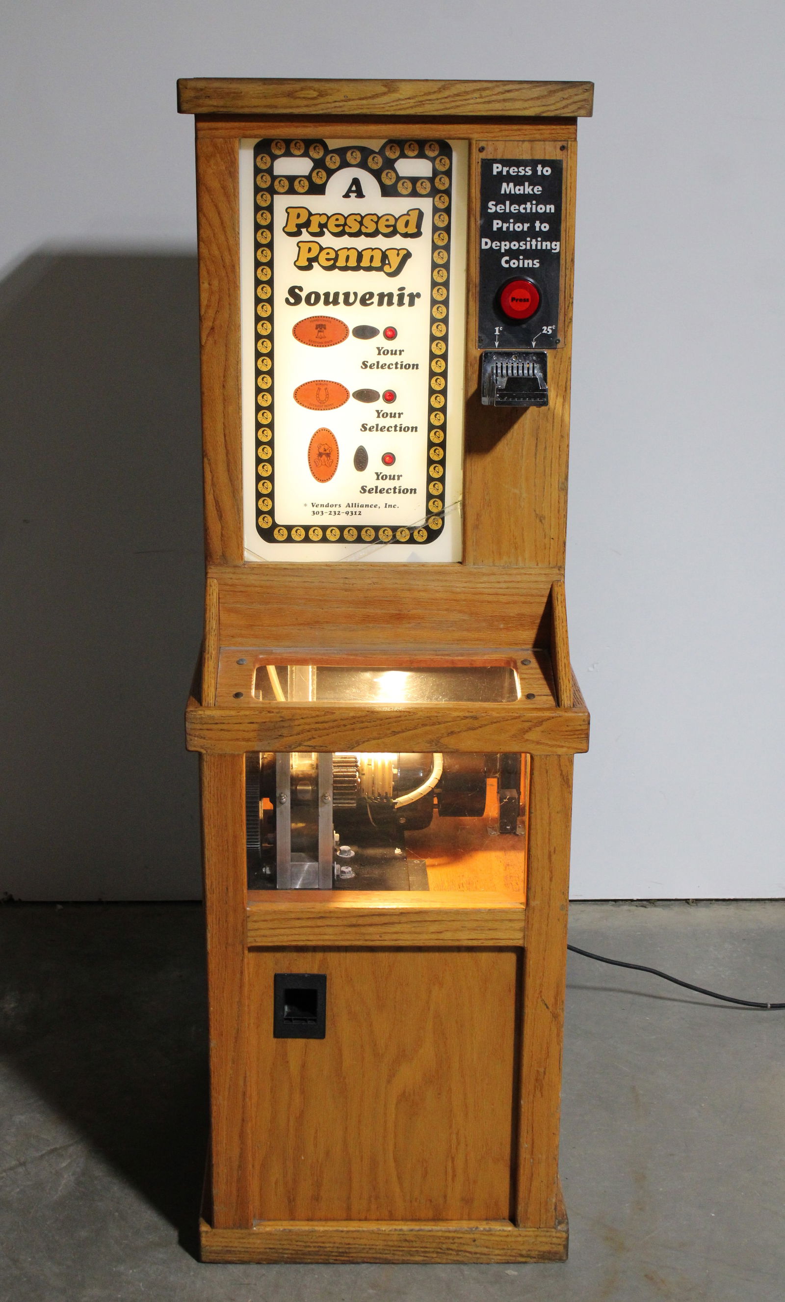 Vendors Alliance Penny Press Arcade Machine (1 of 3)