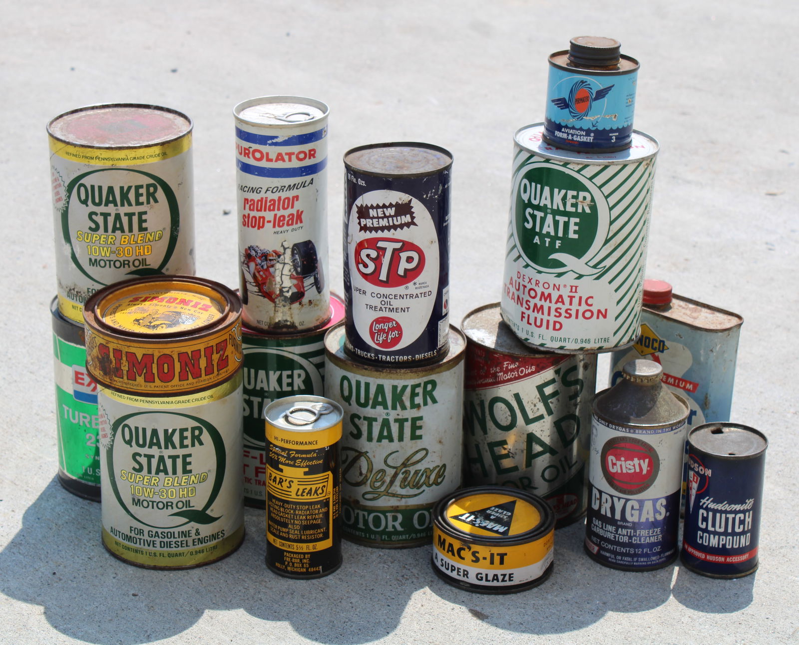 Oil Cans incl. Wolf's Head and Quaker State (1 of 1)