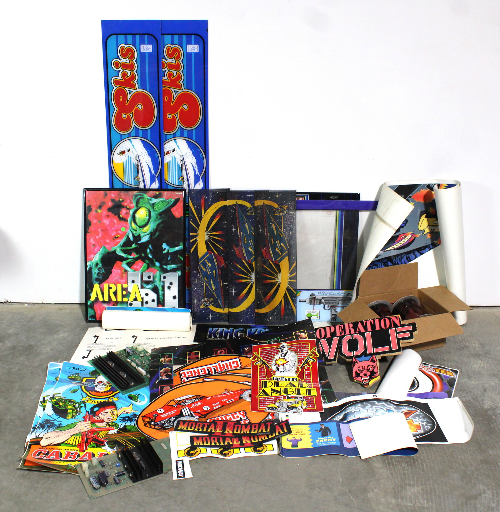 Arcade Parts incl. Side Art, Marquees and Boards (1 of 6)