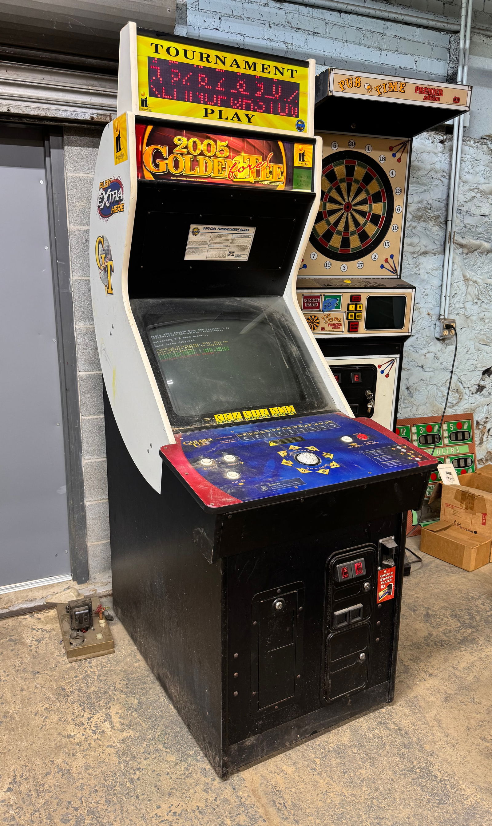 IT Golden Tee 2005 Arcade Game (1 of 3)