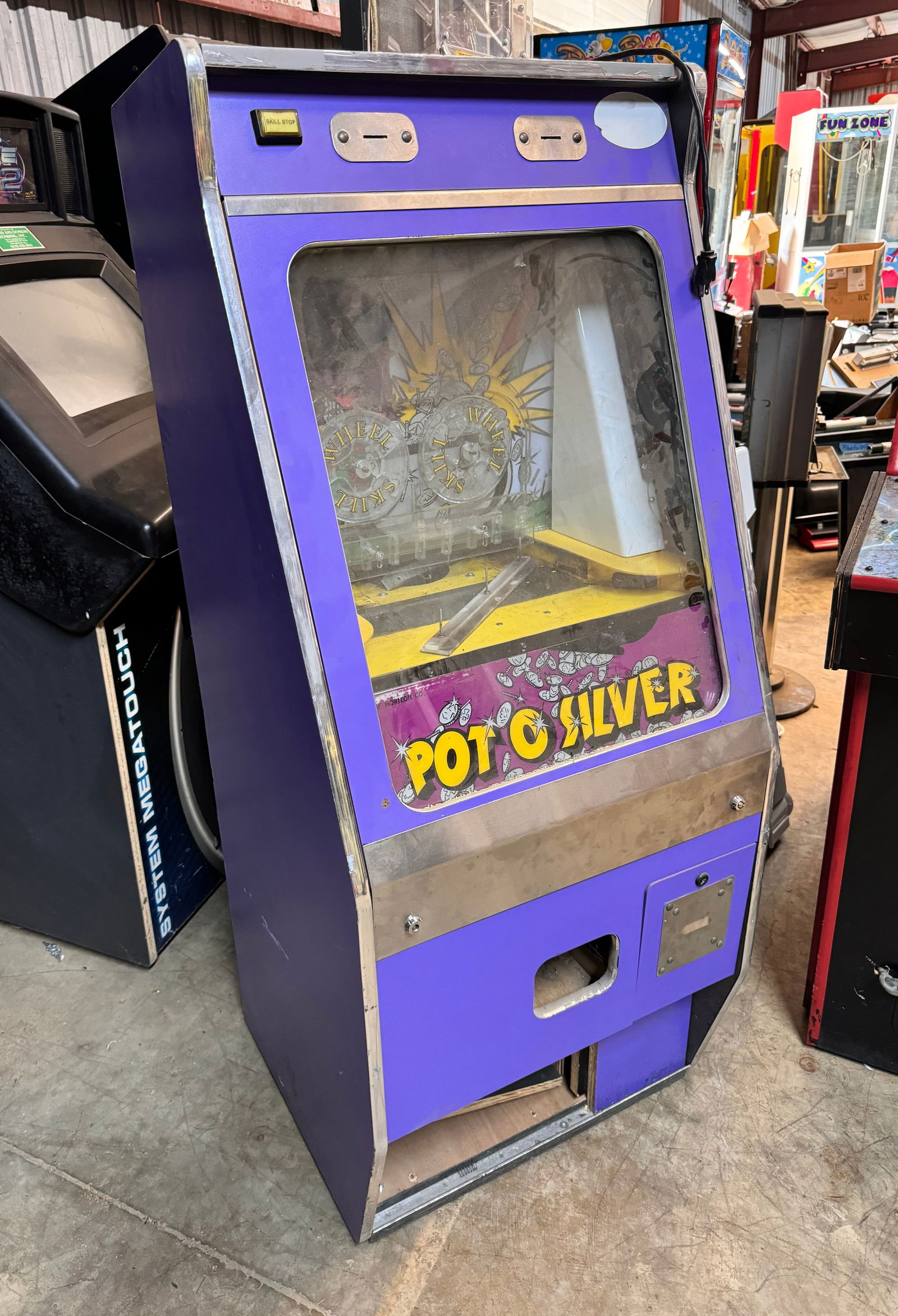 Pot O Silver Quarter Pusher Redemption Arcade Game (1 of 2)