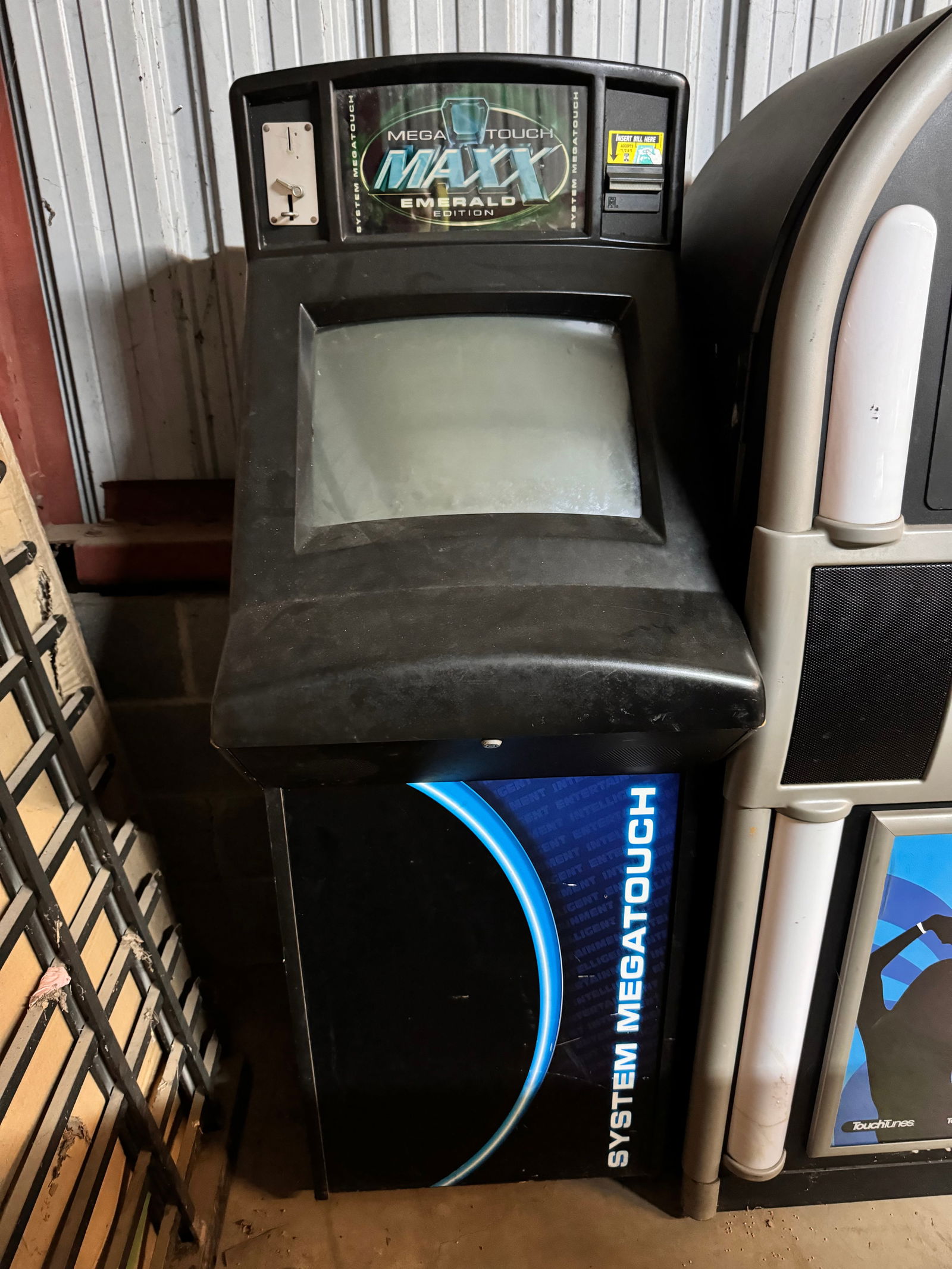 Megatouch Maxx Emerald Upright Touchscreen Arcade Game (1 of 1)