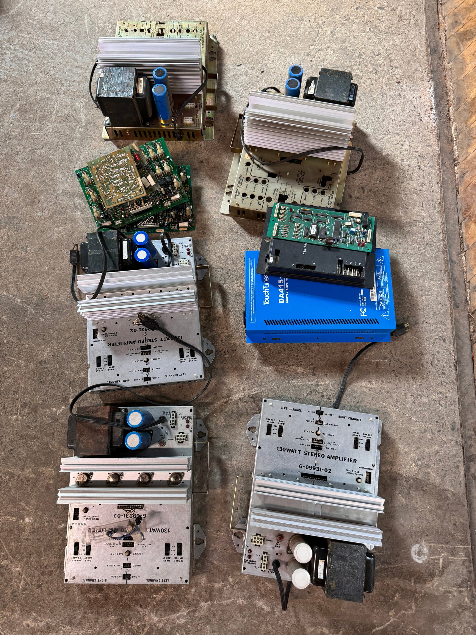 Assorted Jukebox Amplifiers: *This is a remote auction in Hagerstown, Maryland. Pickup or third-party shipping is required on all items. A list of suggested shippers can be found on our website. All items must be picked up on Fri