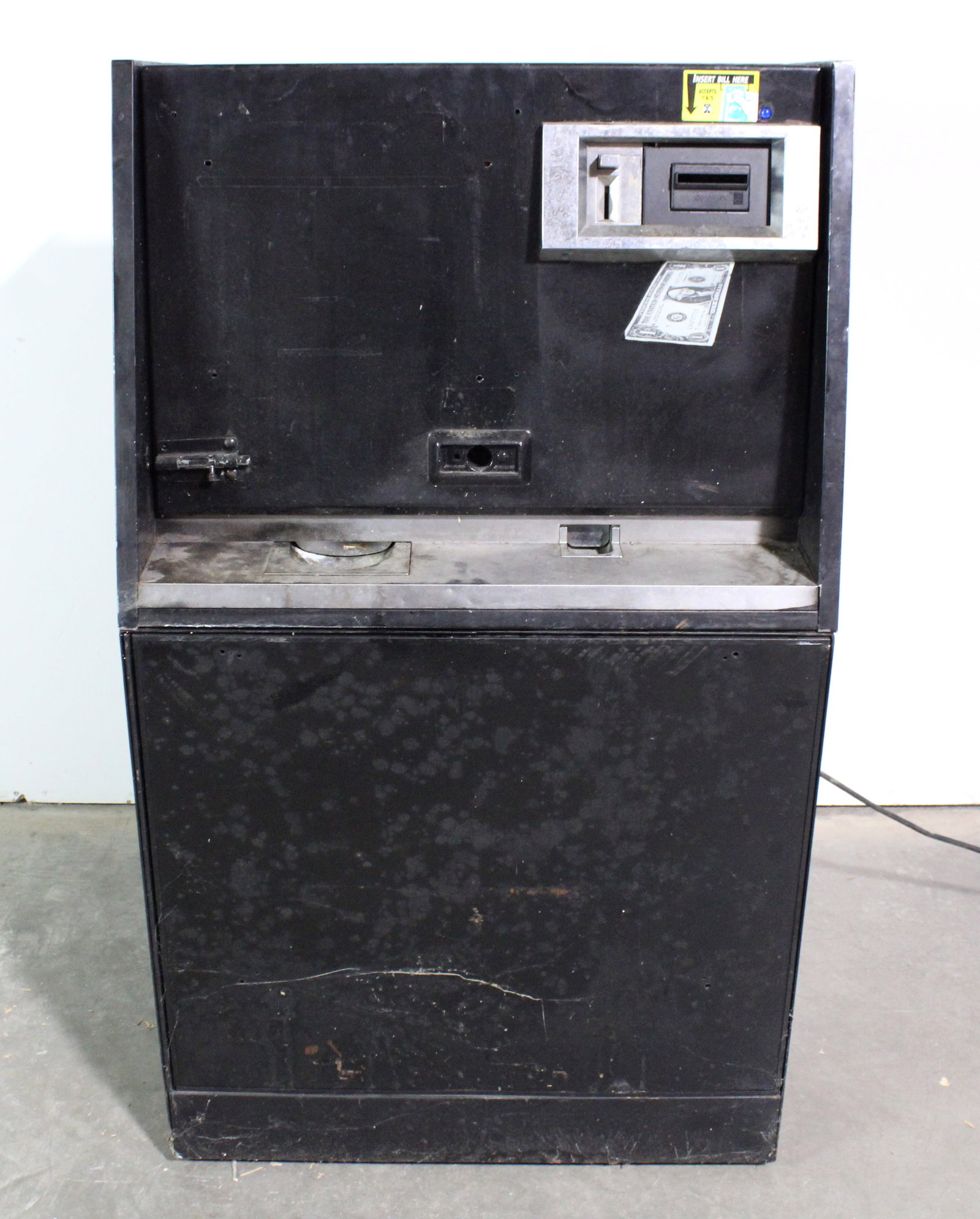 Rowe Change Machine with Additional Cabinet (1 of 5)