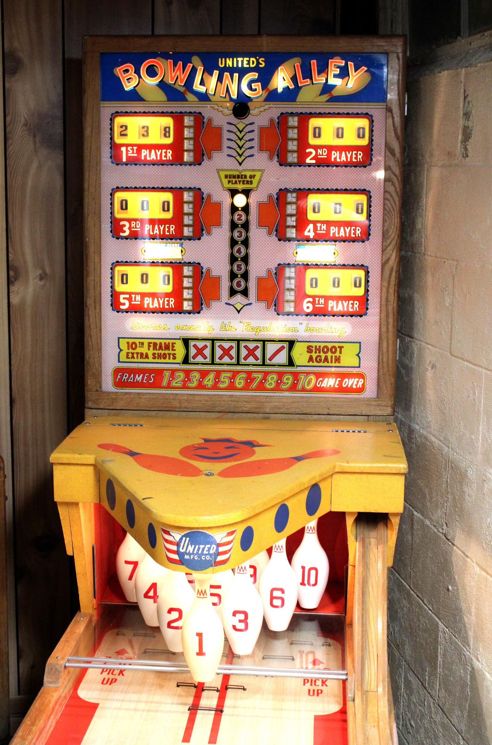 United Bowling Alley Ball Bowler Machine (1 of 4)