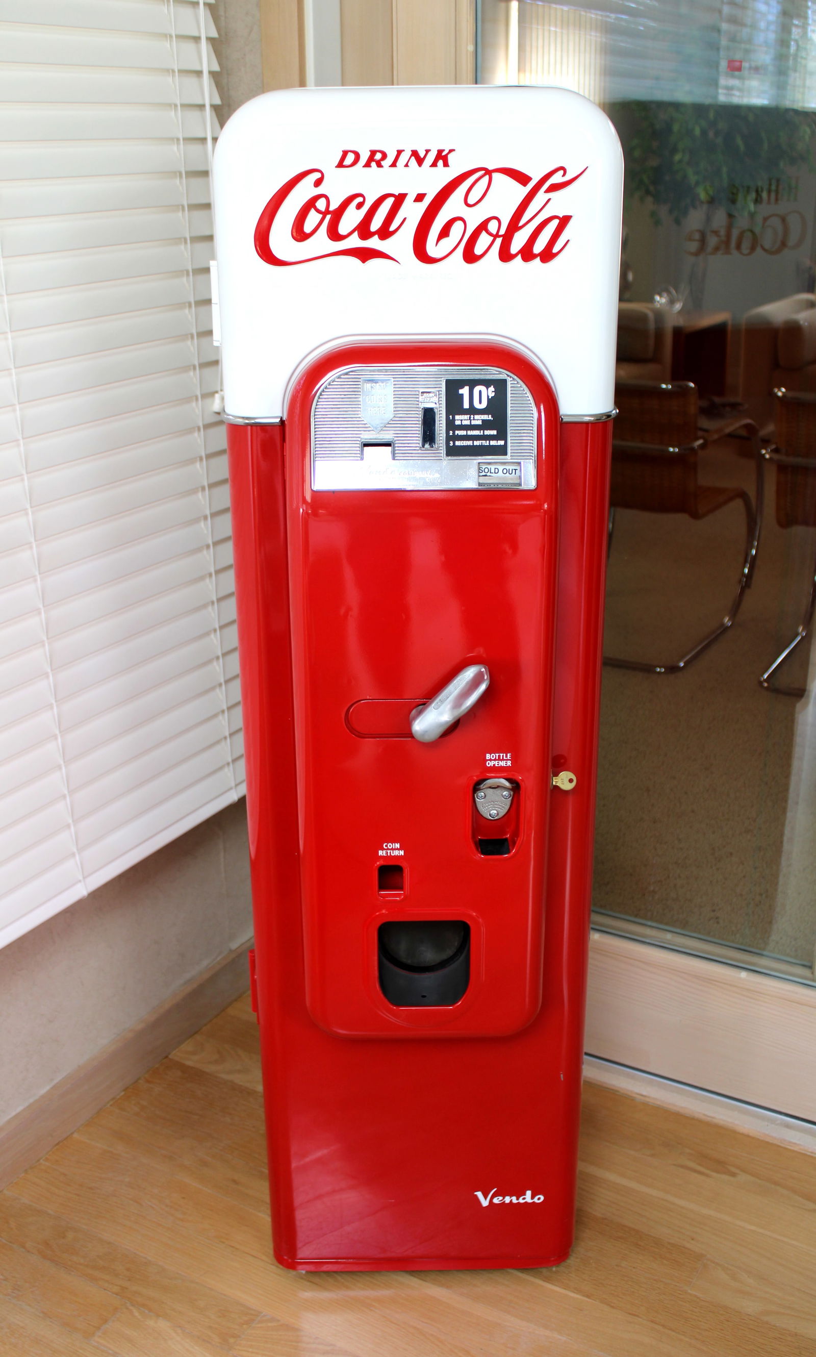 Restored Vendo 44 Coca Cola Vending Machine (1 of 7)