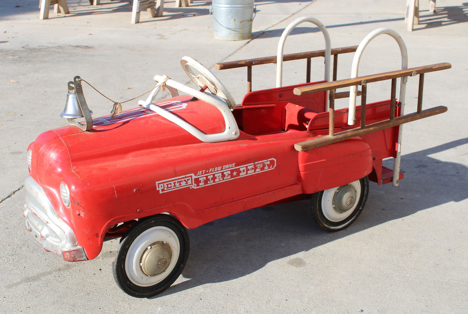 Murray Ohio Mfg. Fire Engine Pedal Car (1 of 5)