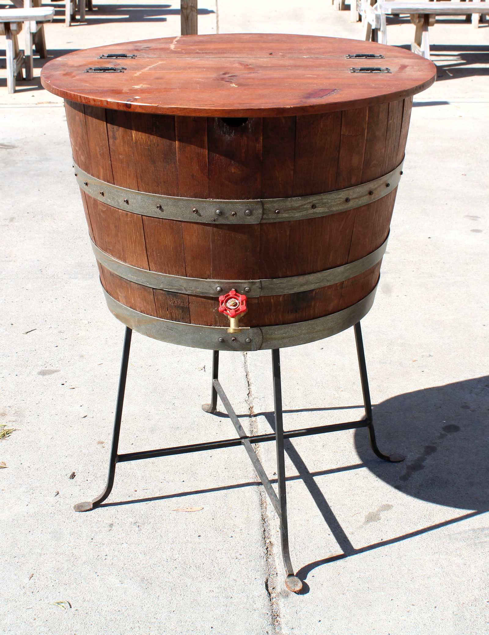 Washtub Beer Cooler on Stand (1 of 3)