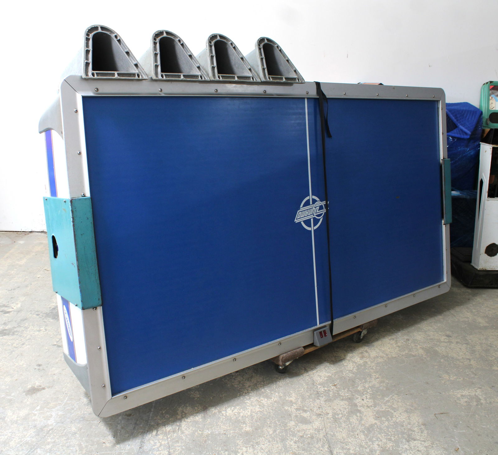 Dyanamo 8FT Air Hockey Table (1 of 5)