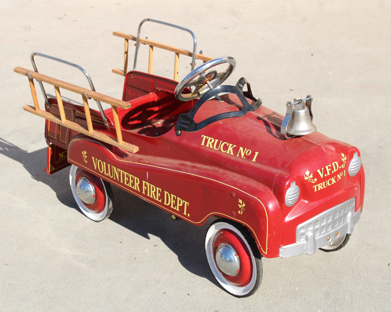 Gearbox Fire Engine Kiddie Pedal Car (1 of 6)