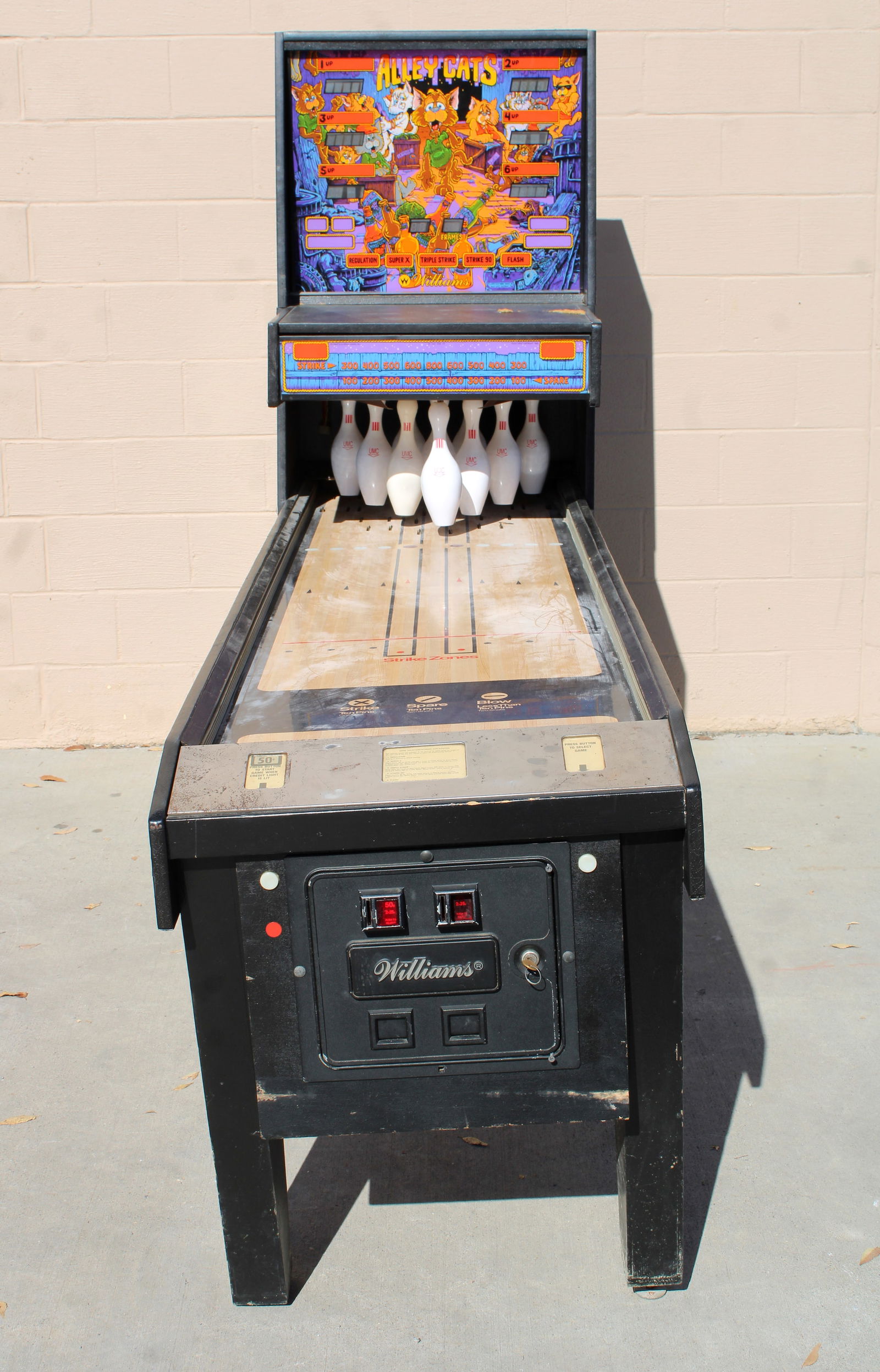Alley Cats Bowling Arcade Game (1 of 7)