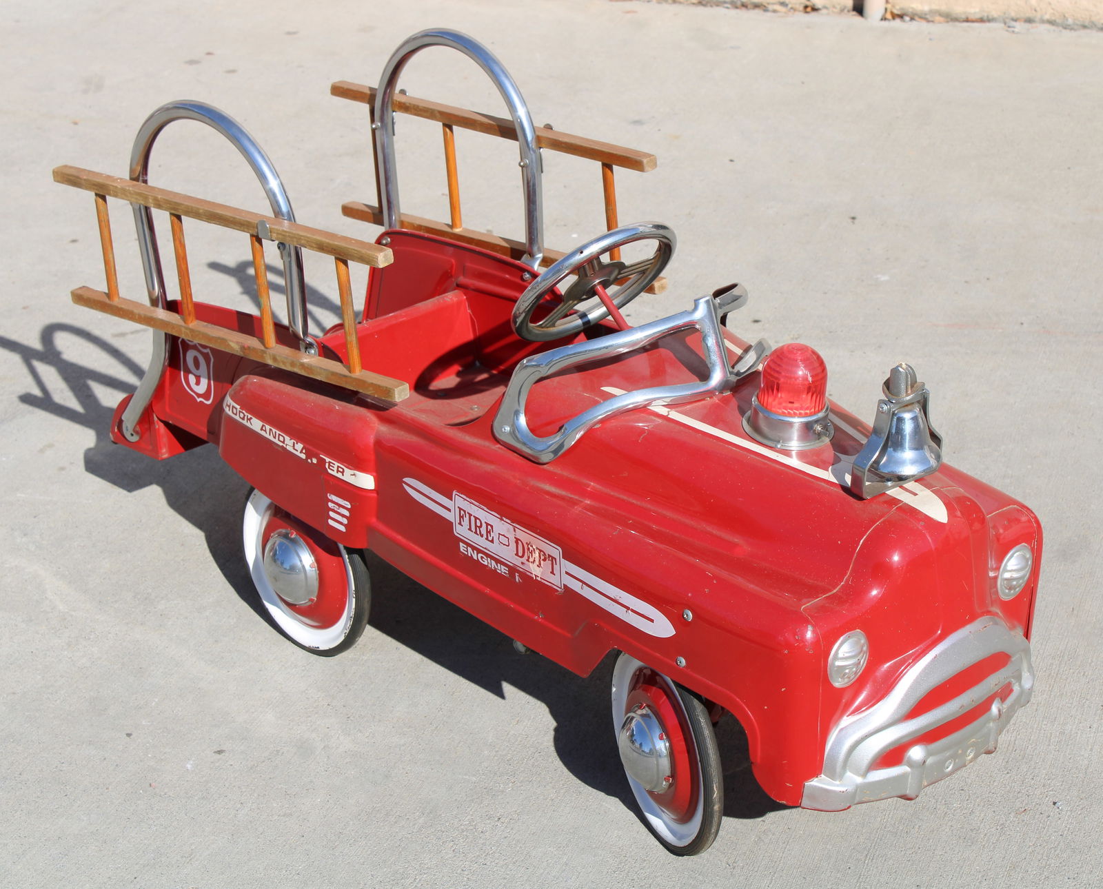 Hook and Ladder Fire Engine Kiddie Pedal Car (1 of 4)