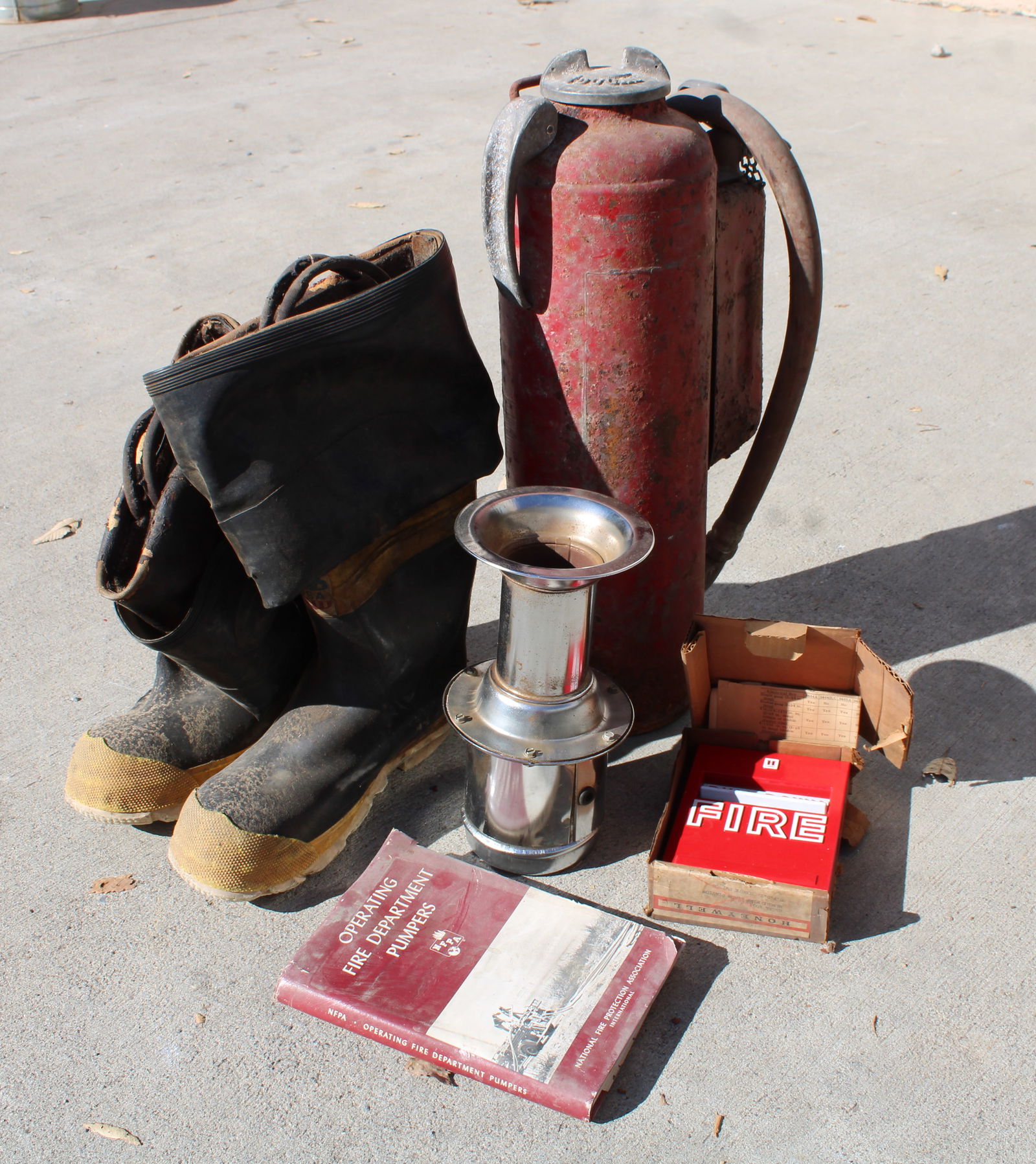 Fireman's Lot incl. Antique Fire Extinguisher (1 of 2)
