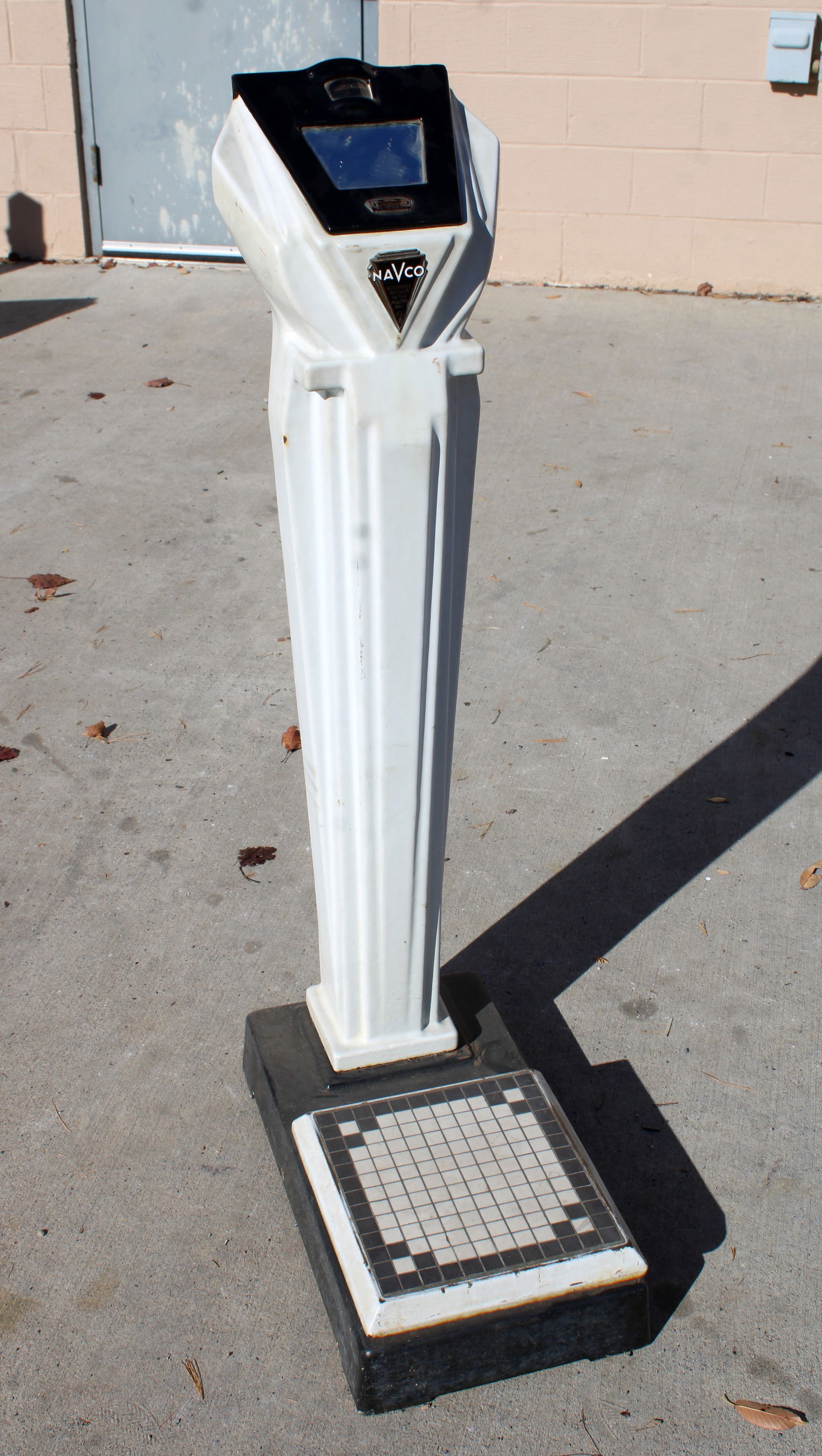 Navco Porcelain Art Deco Coin Operated Penny Scale (1 of 5)