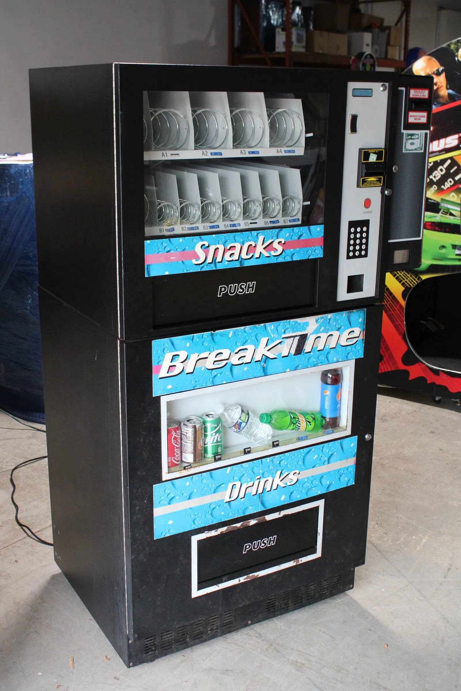 Snacks and Soda Vending Machine (1 of 2)