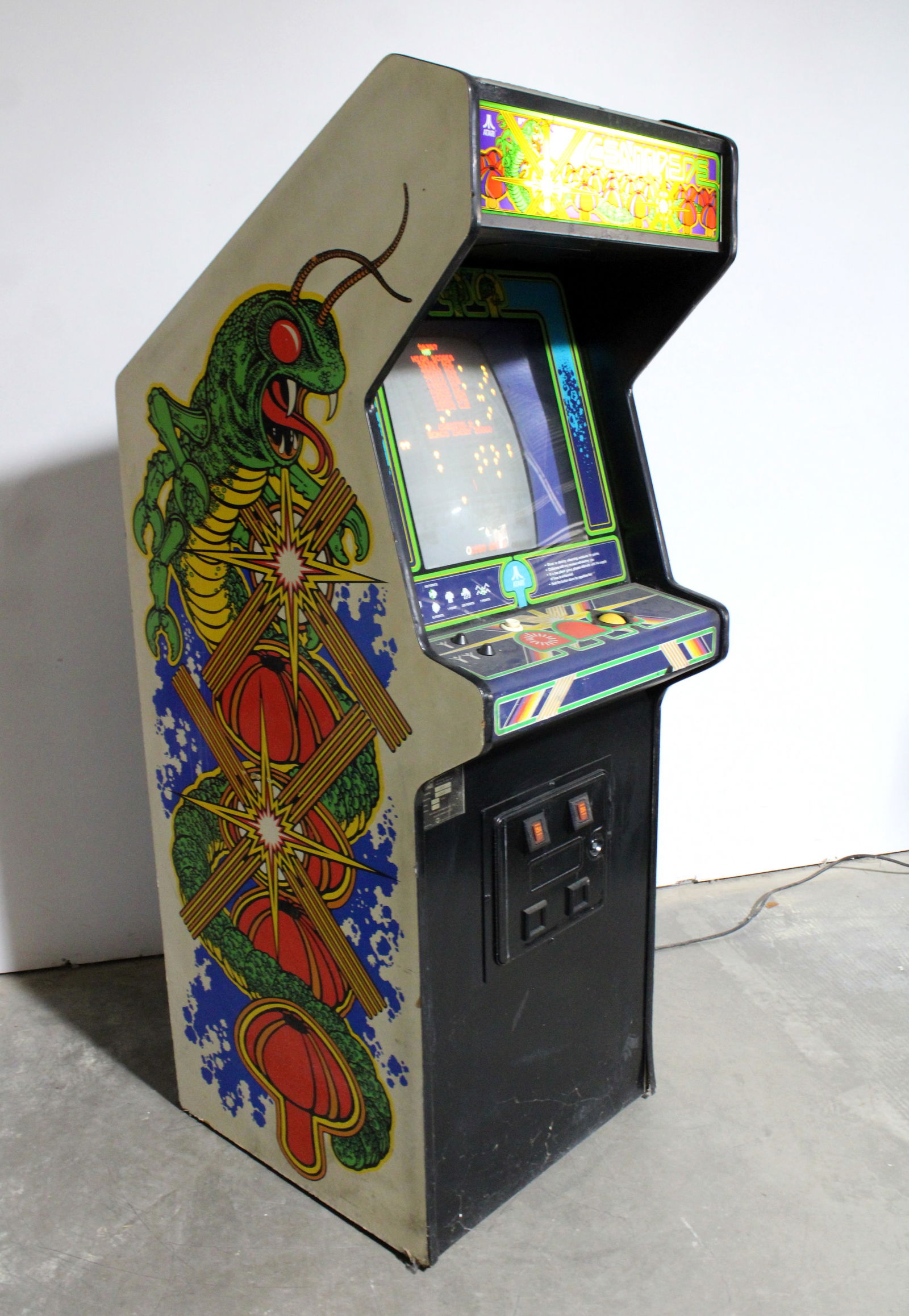 Atari Centipede Arcade Game (1 of 6)