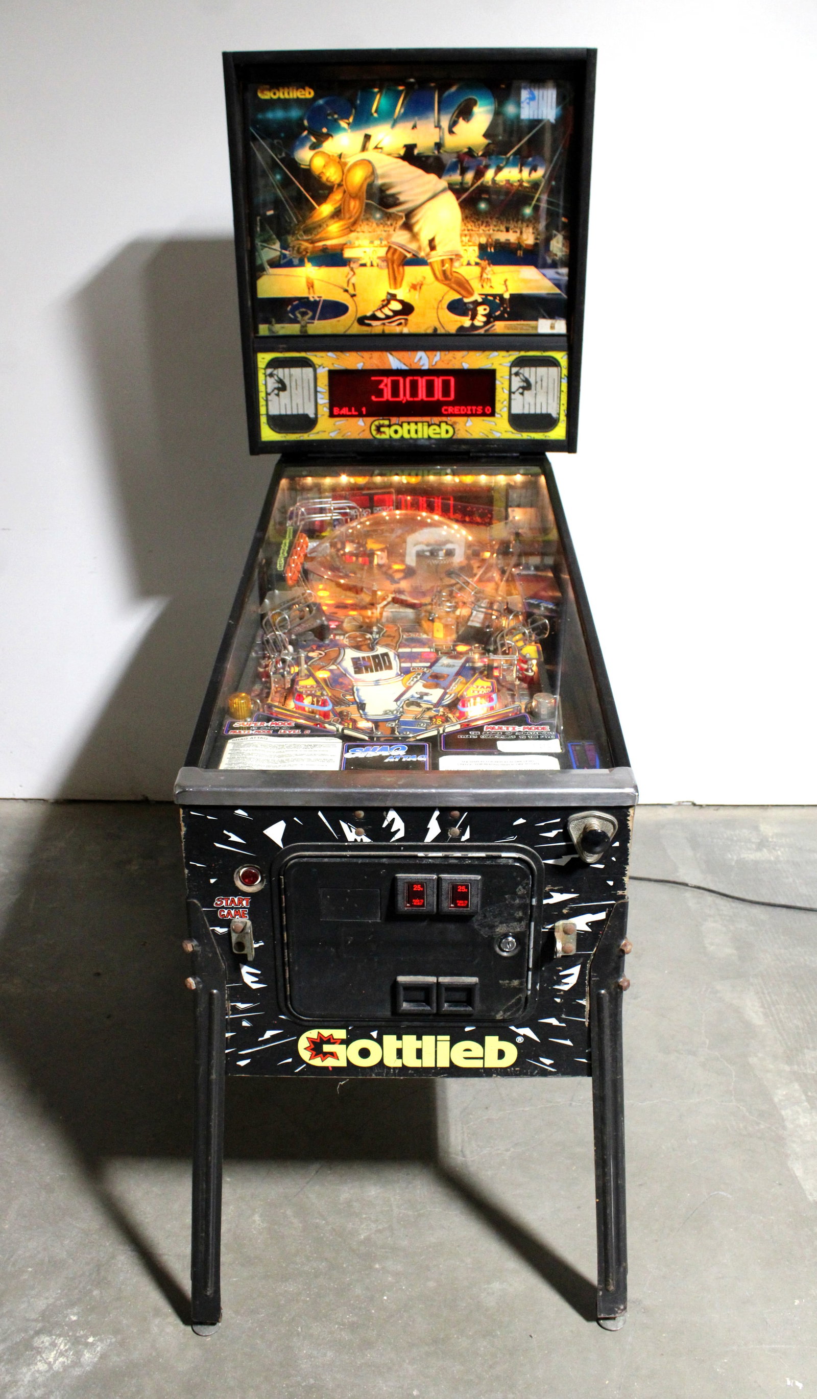 Gottlieb Shaq Attaq Pinball Machine: Working.This item requires third-party shipping or pickup arrangements to be made. Dimensiomns: 77 x 27 x 54