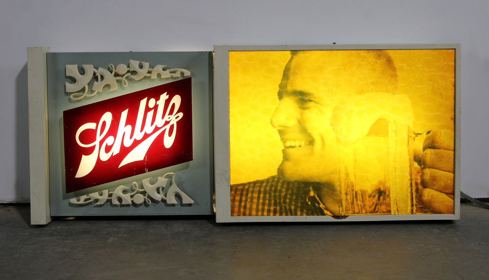 Schlitz Beer Light Up Advertising Sign (1 of 2)