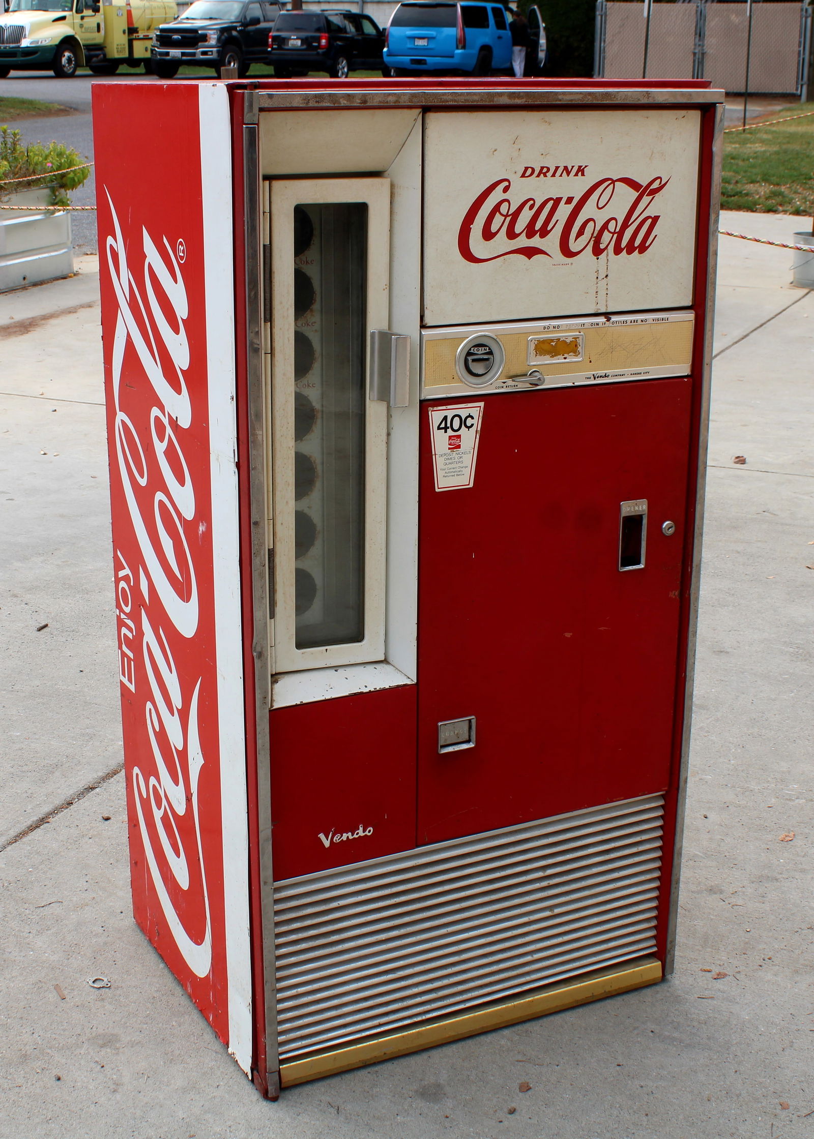 Vendo Coca Cola Vending Machine (1 of 4)