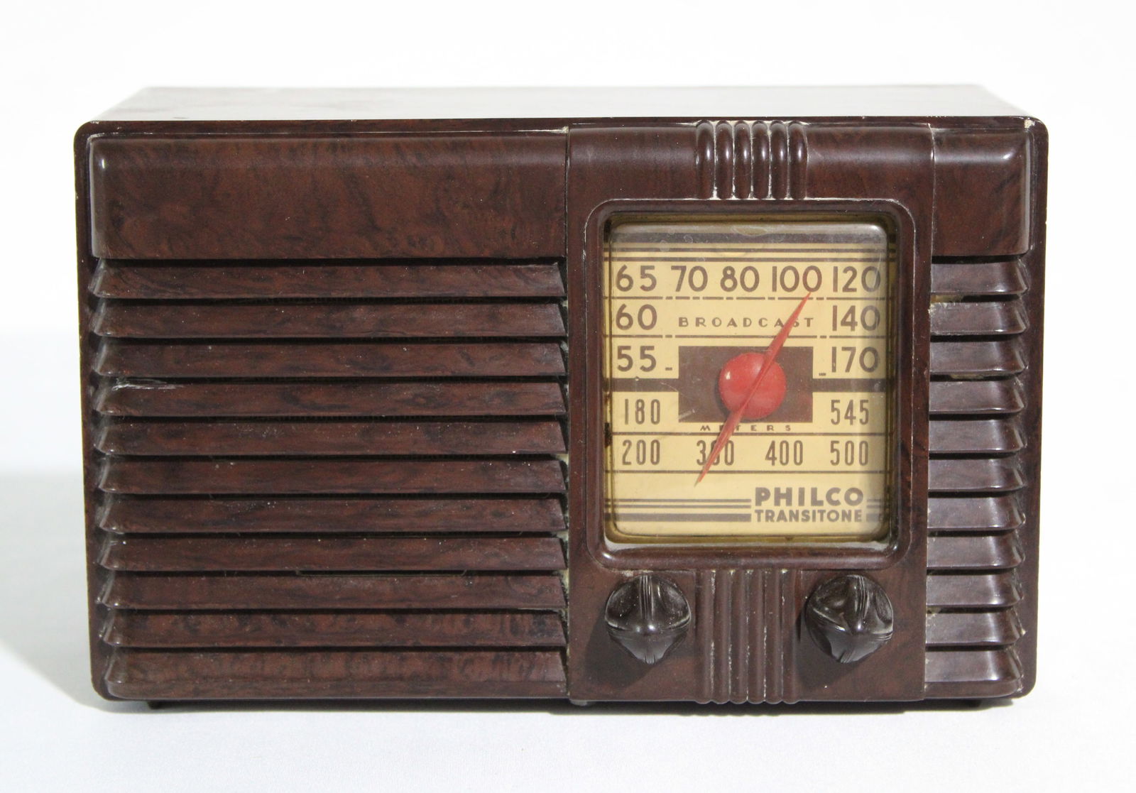 Philco Bakelite Tube Radio: In-house shipping available. Dimensions: 5 x 9 x 5