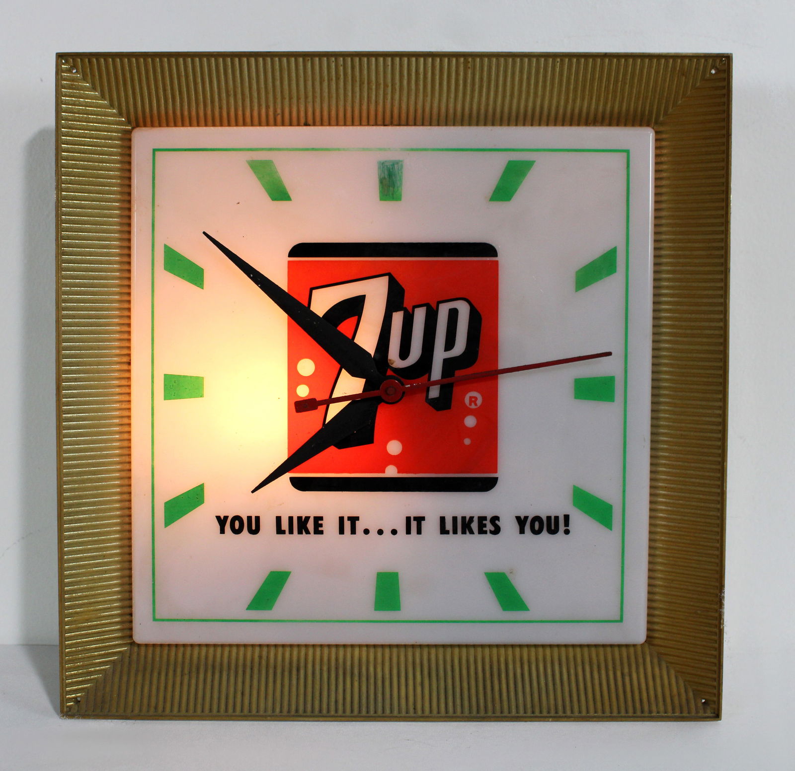 Light Up 7-Up Advertising Clock (1 of 2)