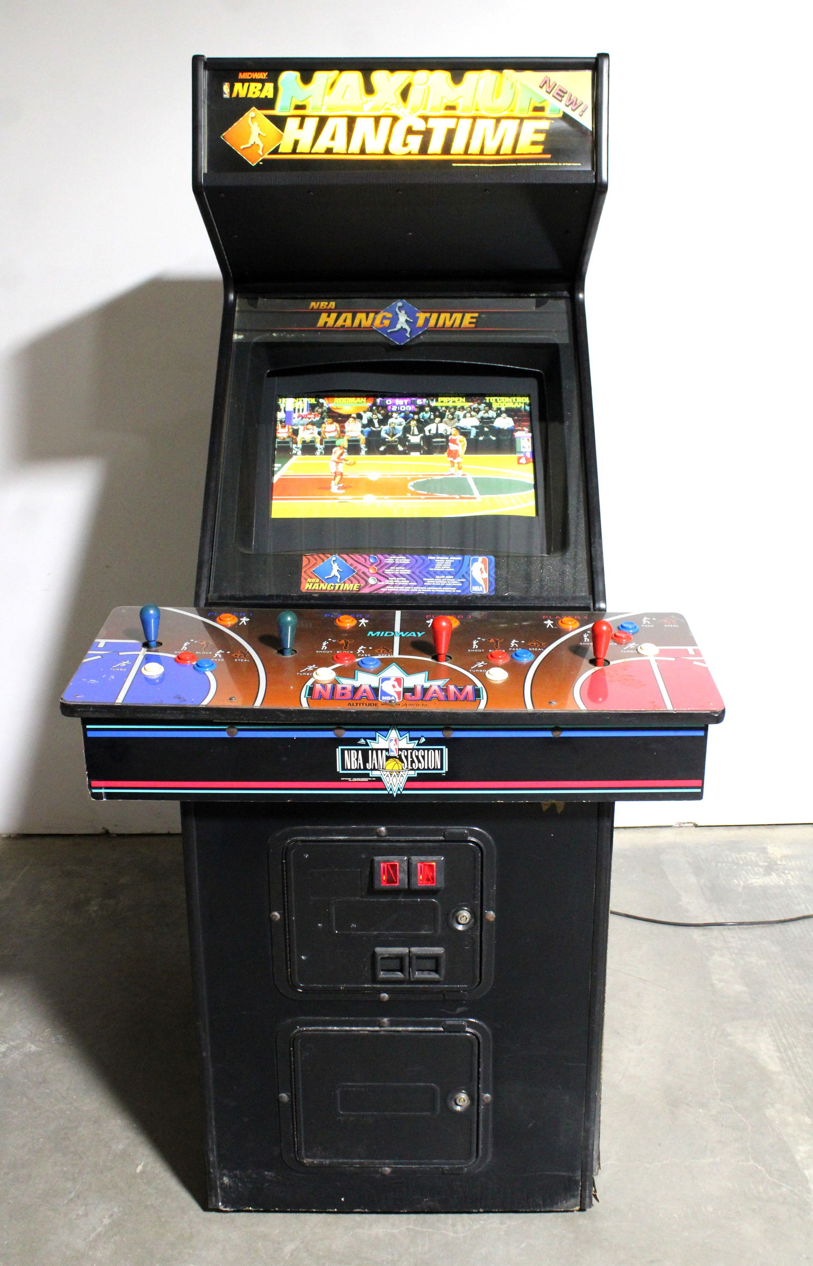 Midway NBA Maximum Hangtime Basketball Arcade Game (1 of 4)