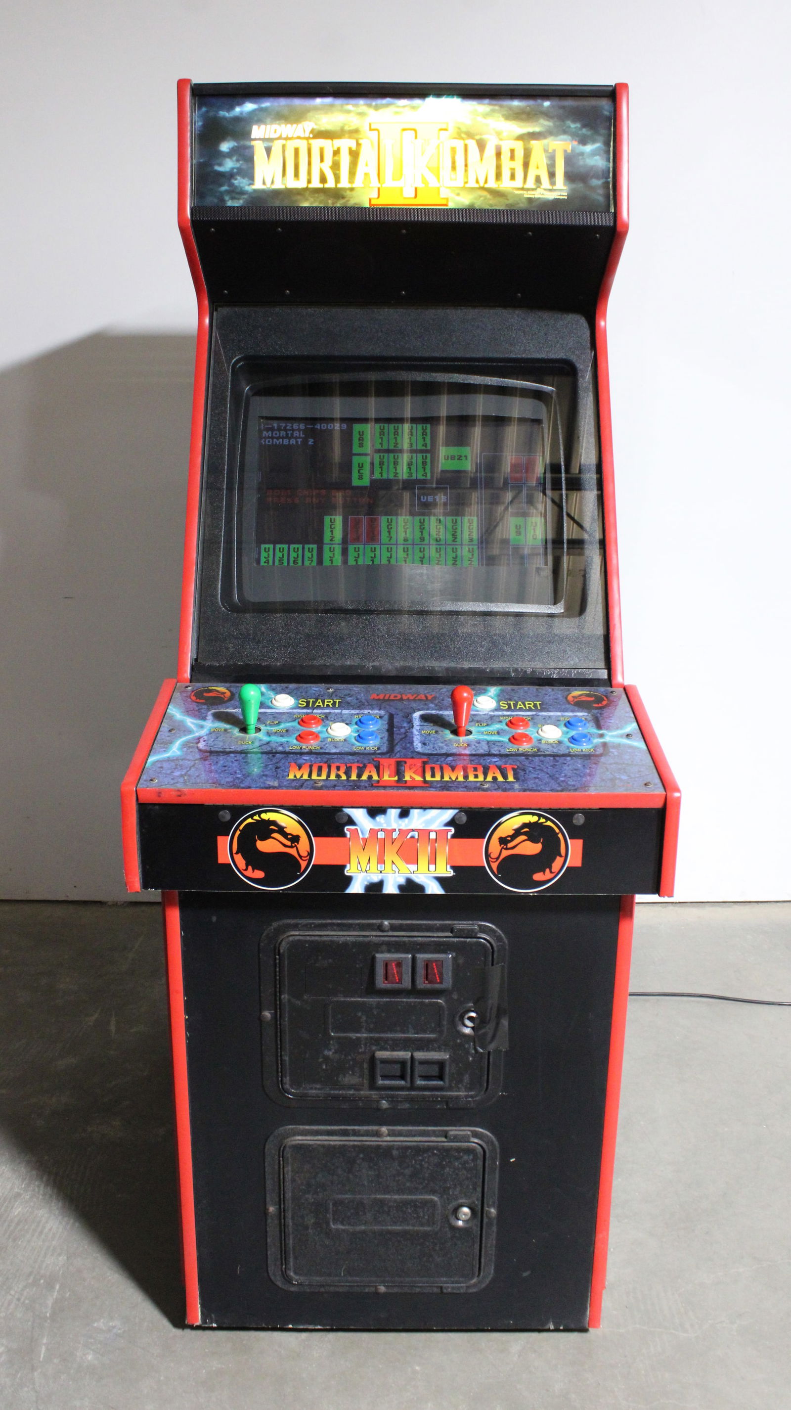 Midway Mortal Kombat II Arcade Game (1 of 4)