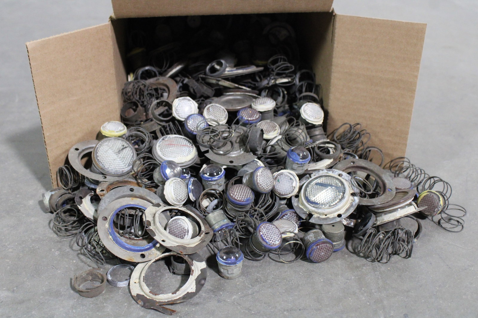 Glass Cat Eyes for Advertising Signs, Lot 1: In-house shipping available. Dimensions: 9 x 9 x 7