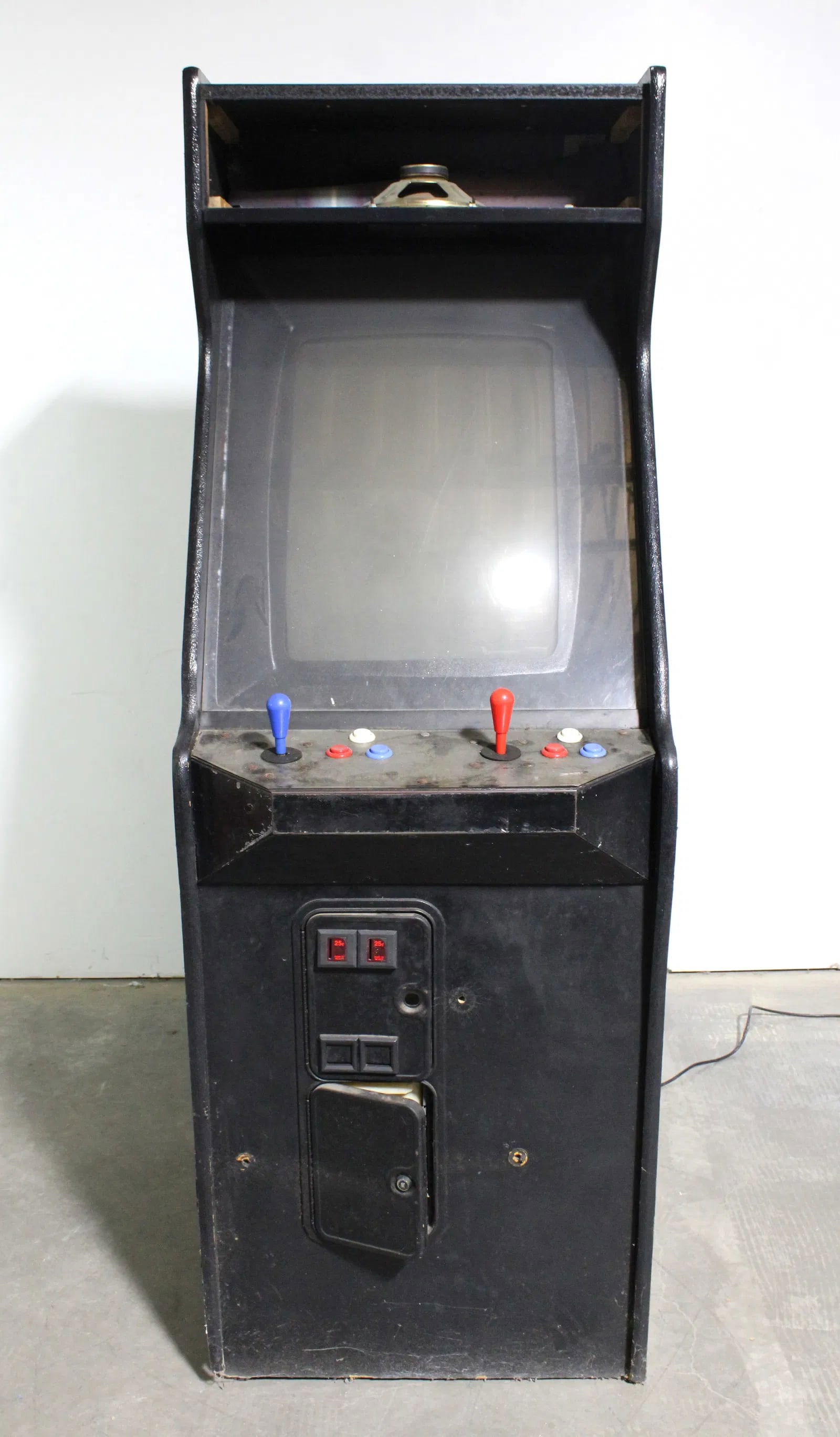 Dynamo Arcade Game Cabinet with Monitor (1 of 3)