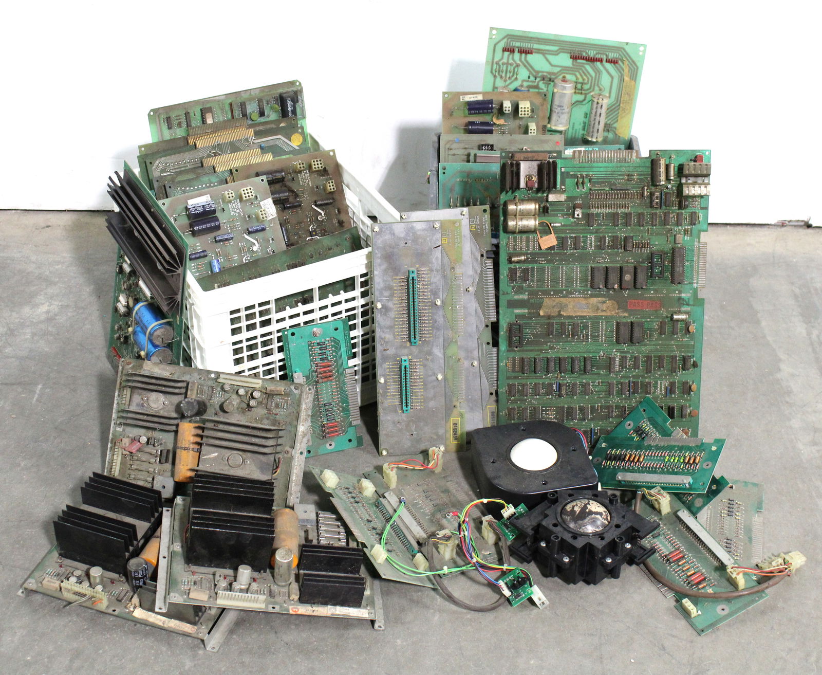 Large Lot of Arcade / Pinball Boards incl. Bally Pac-Man (1 of 3)