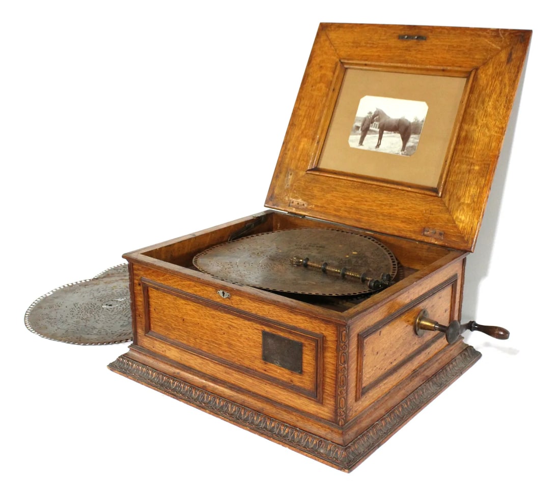 Regina Music Box in Oak Case with Records (1 of 9)