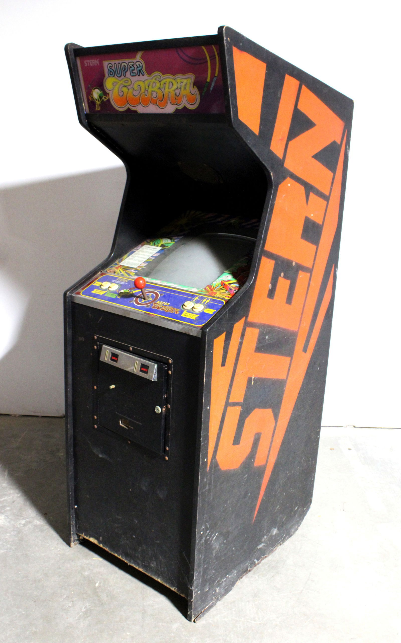 Stern Super Cobra Arcade Game (1 of 5)