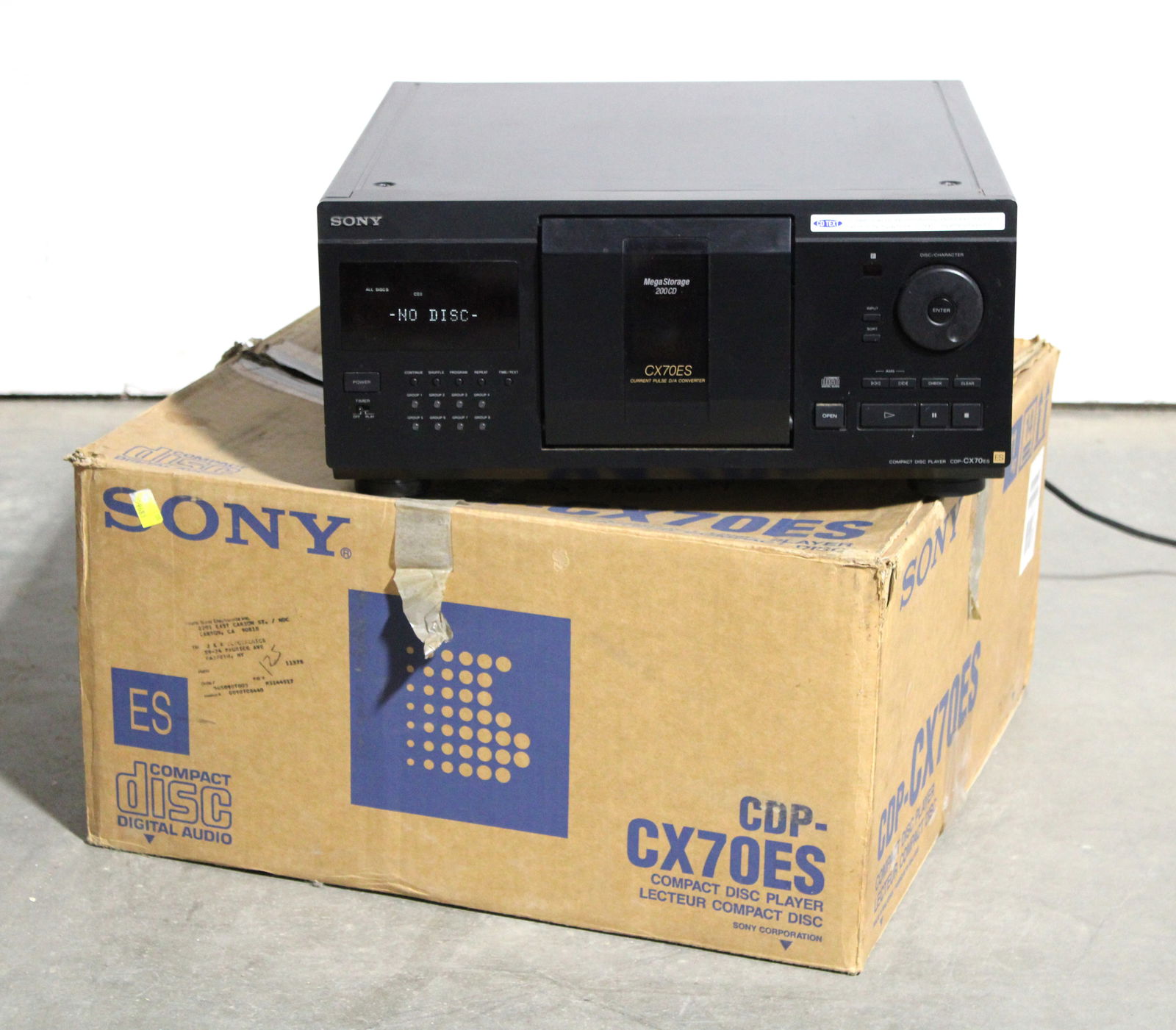 Sony CDP- CX70ES Compact Disc Player, 200 CD Megastorage (1 of 2)