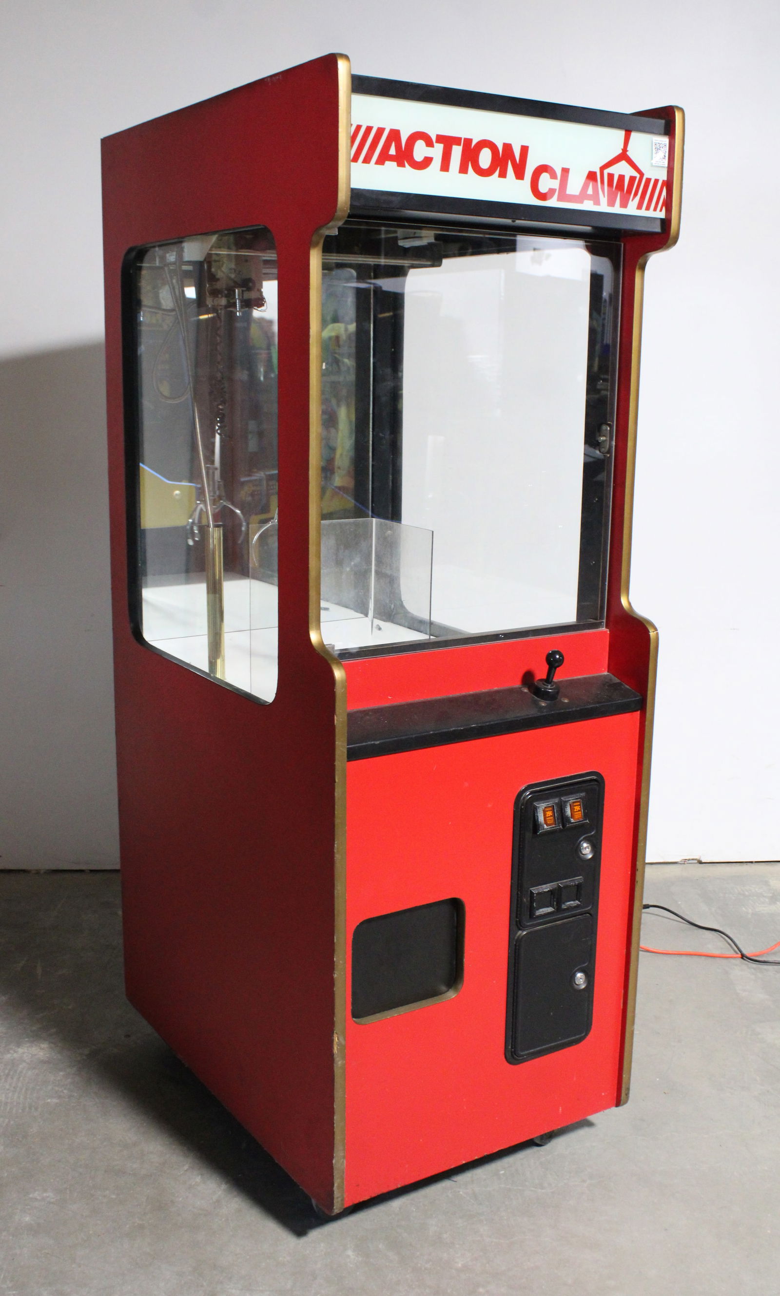 Action Claw Crane Arcade Game (1 of 4)