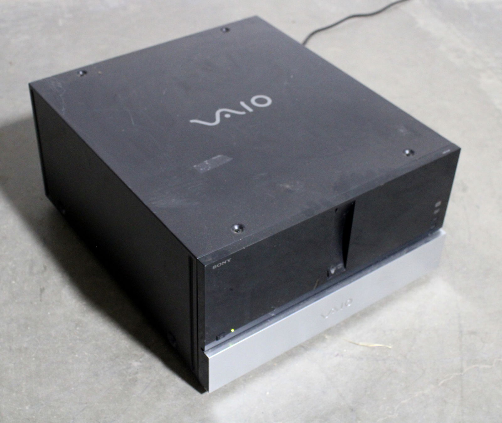 Sony VAIO 200 CD Media Changer / Recorder, Model VGP-XL1B (1 of 2)