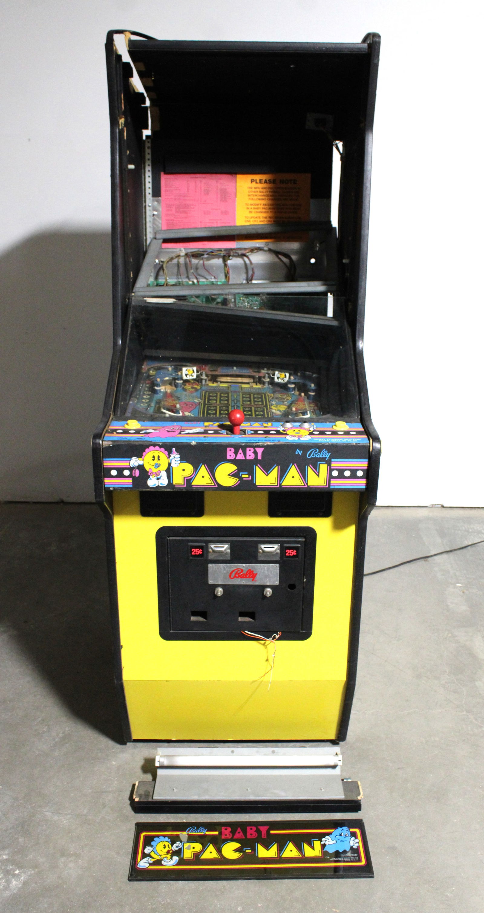 Bally Baby Pac-Man Arcade Game, Project Machine (1 of 9)