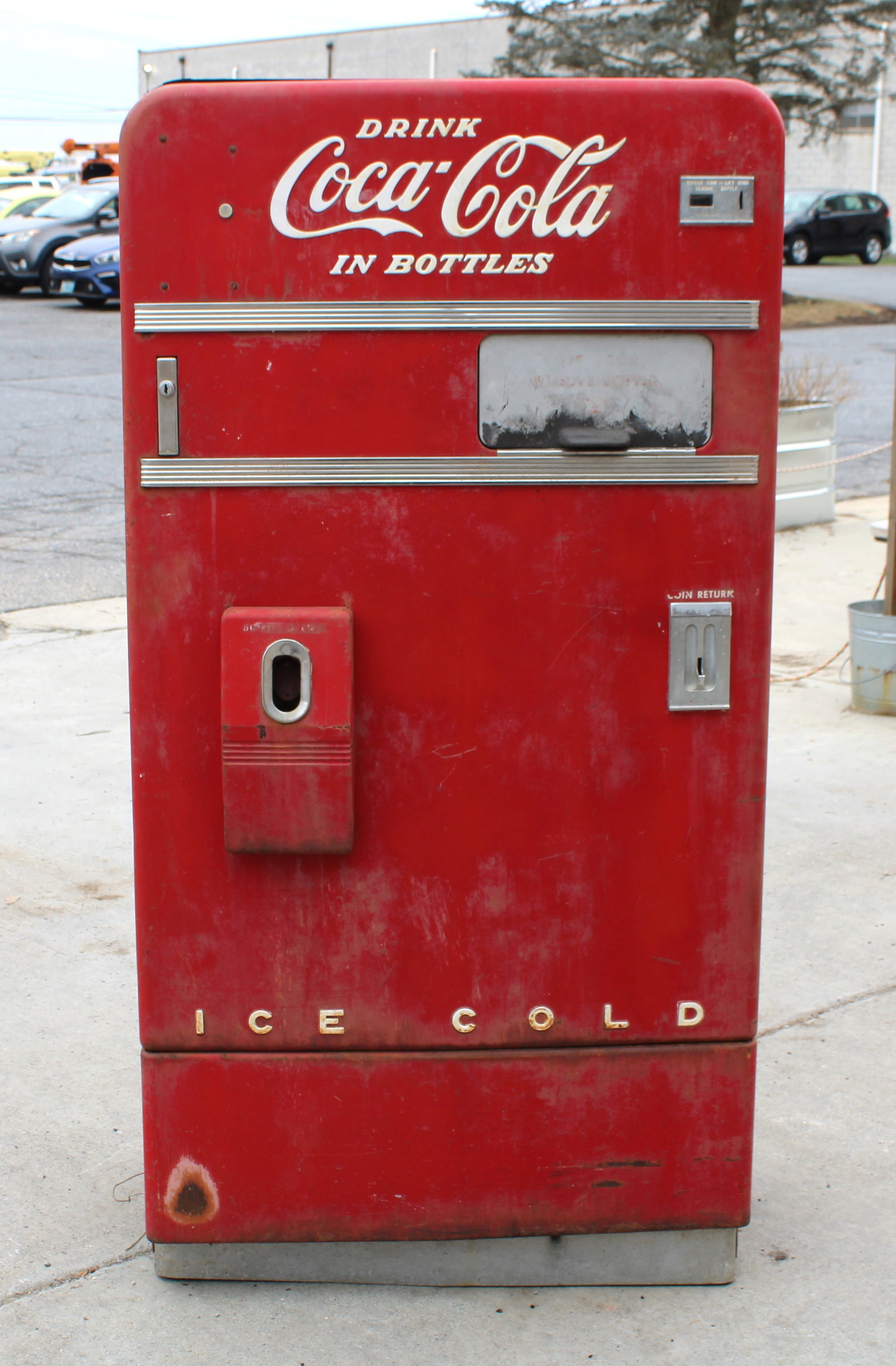 Vendo V-83 Coca Cola Vending Machine (1 of 7)