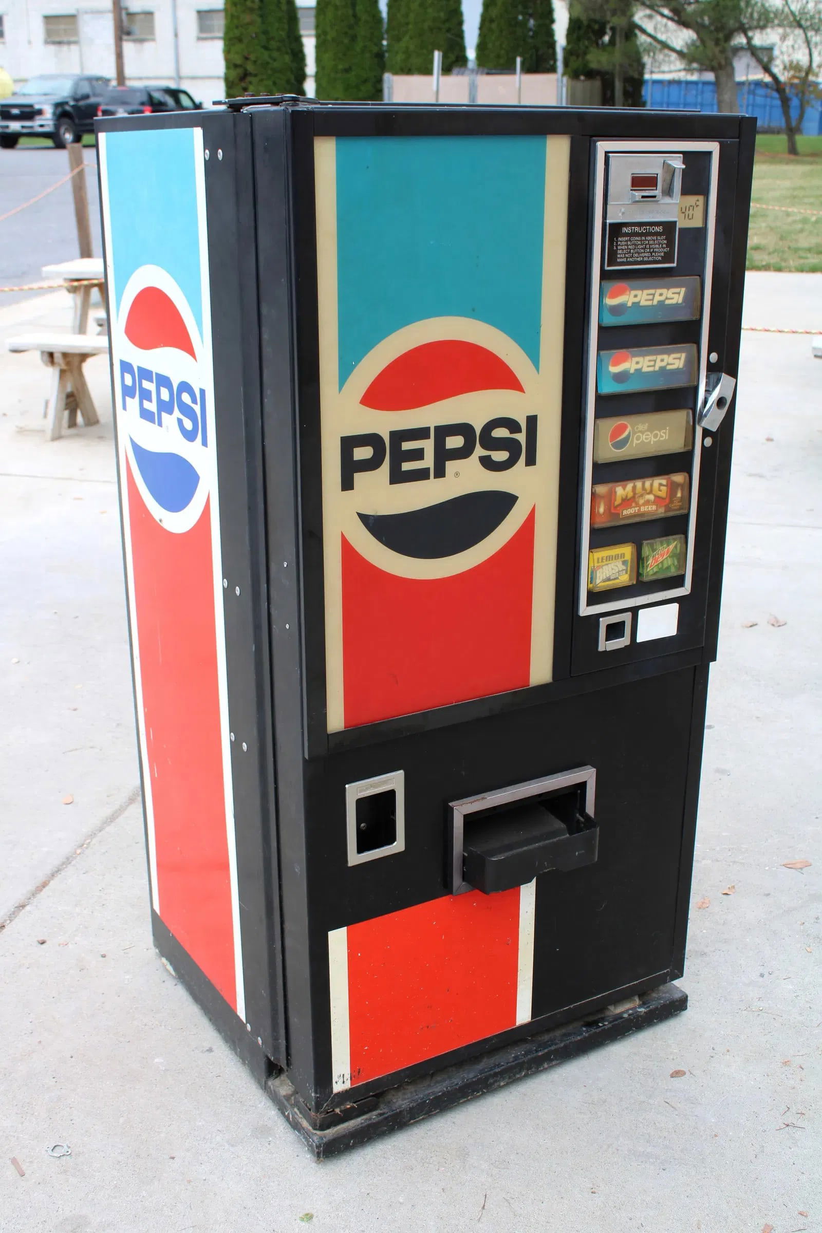 Pepsi Soda Vending Machine (1 of 5)