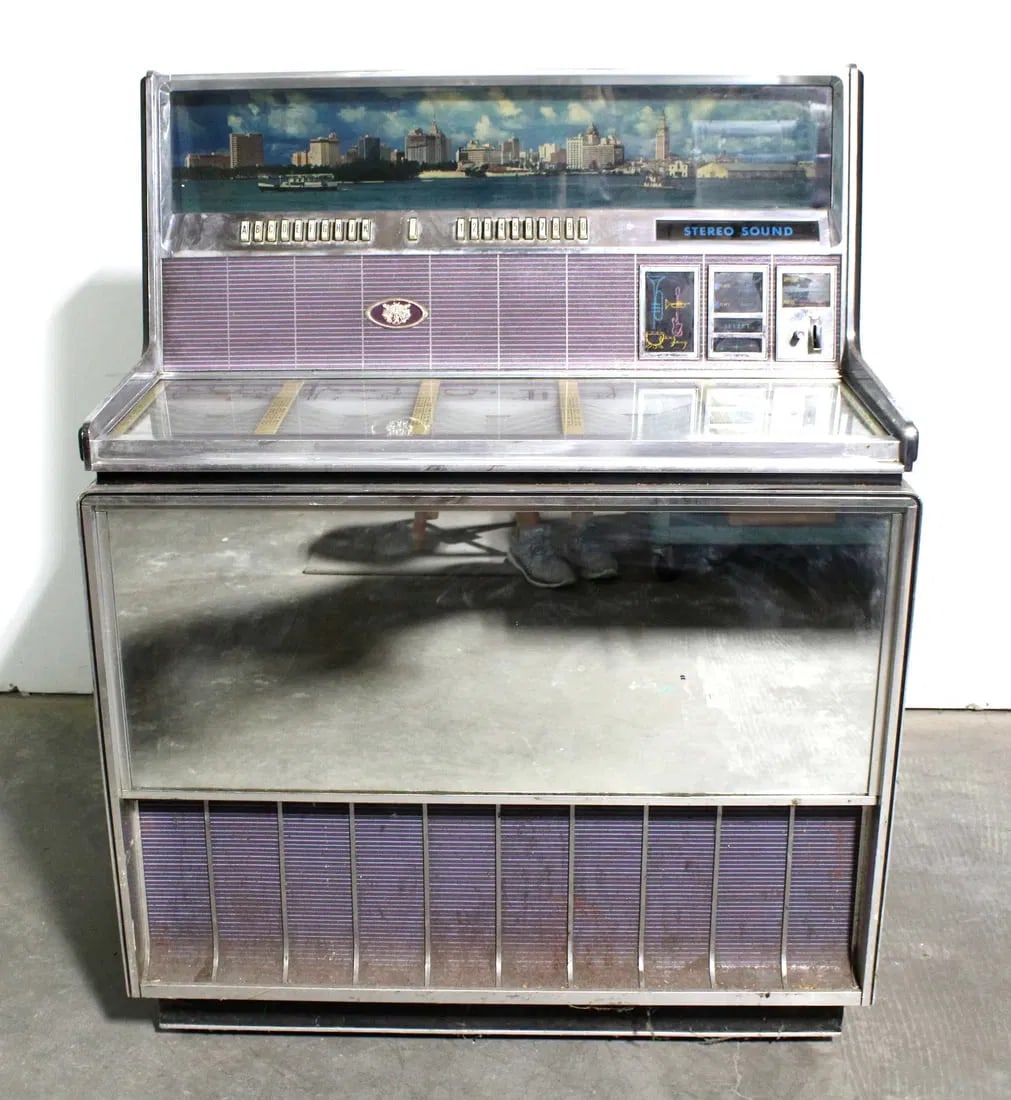 Wurlitzer 3310 Coin Operated Jukebox (1 of 2)