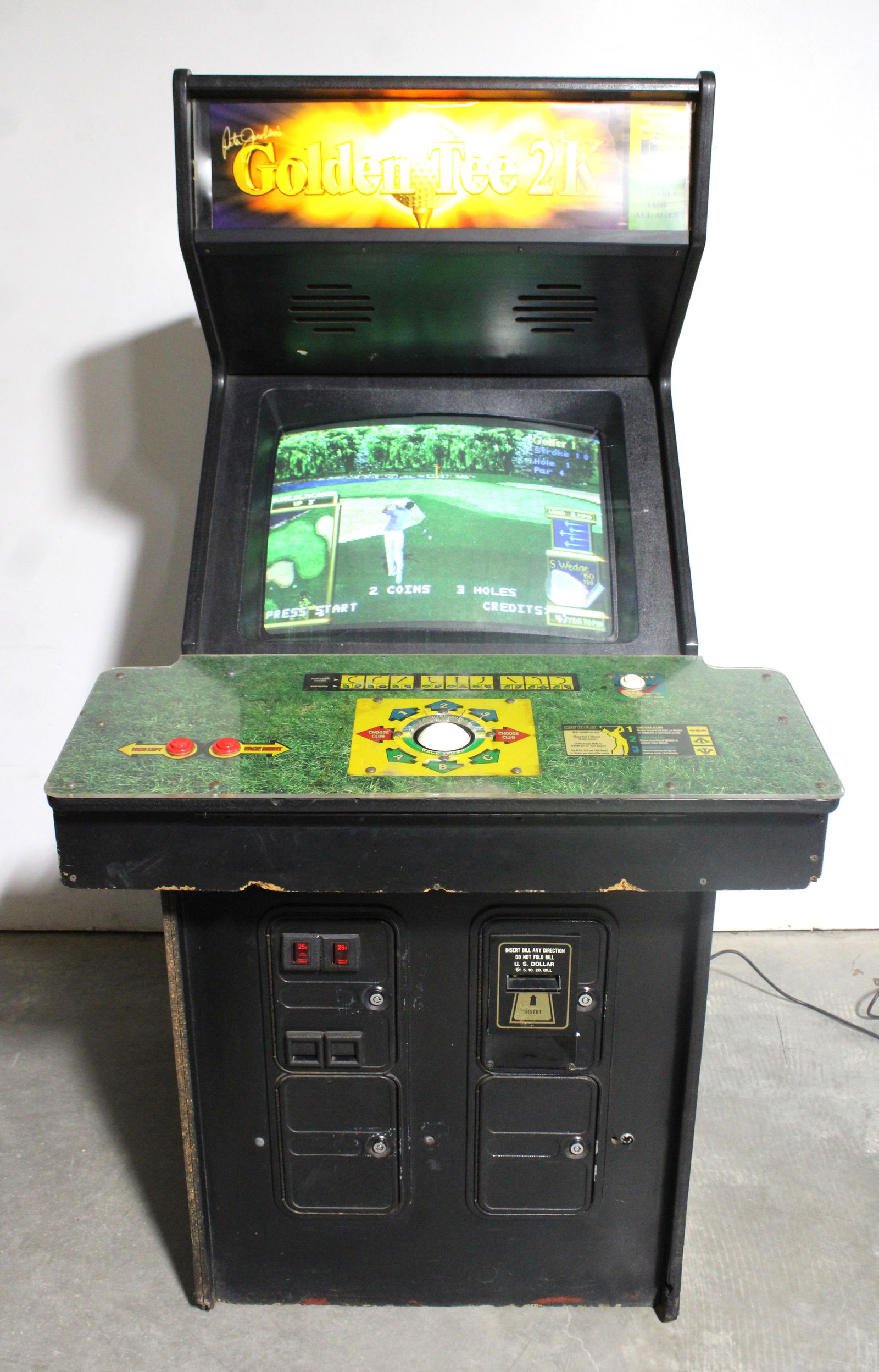 IT Golden Tee 2K Golf Arcade Game (1 of 4)