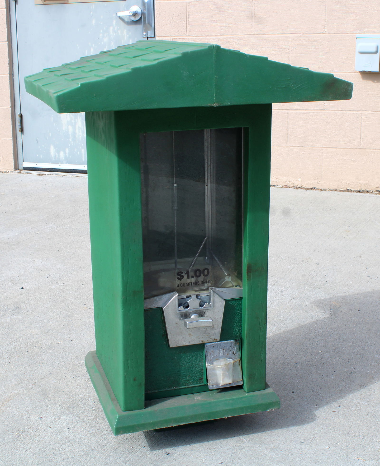 NOS Northwestern Outdoor Golf Ball Vending Machine (1 of 2)