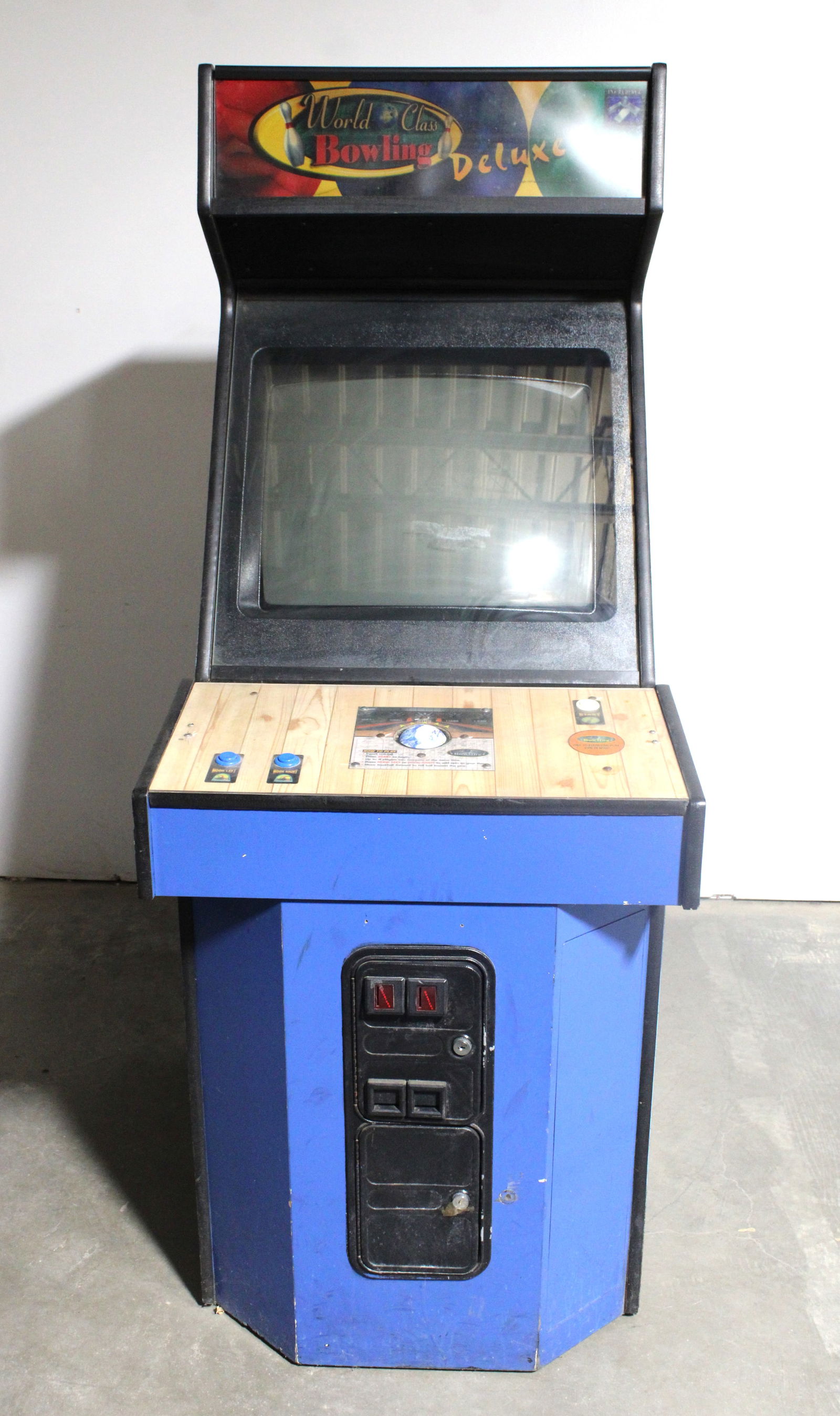 World Class Bowling Deluxe Arcade Game (1 of 5)